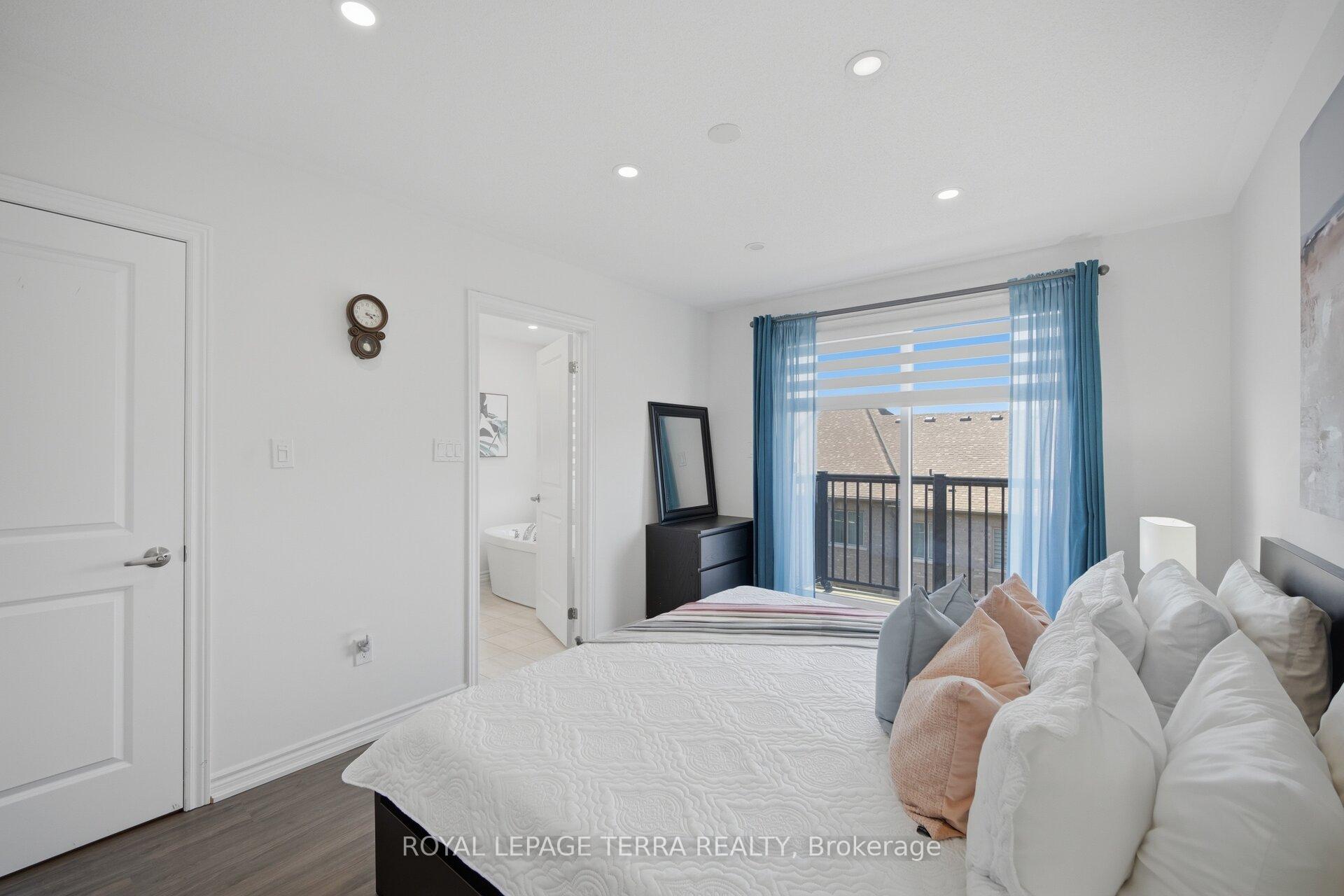 Photo 18 of 38 Hallmark Way, Whitby, Lynde Creek — HOMEH