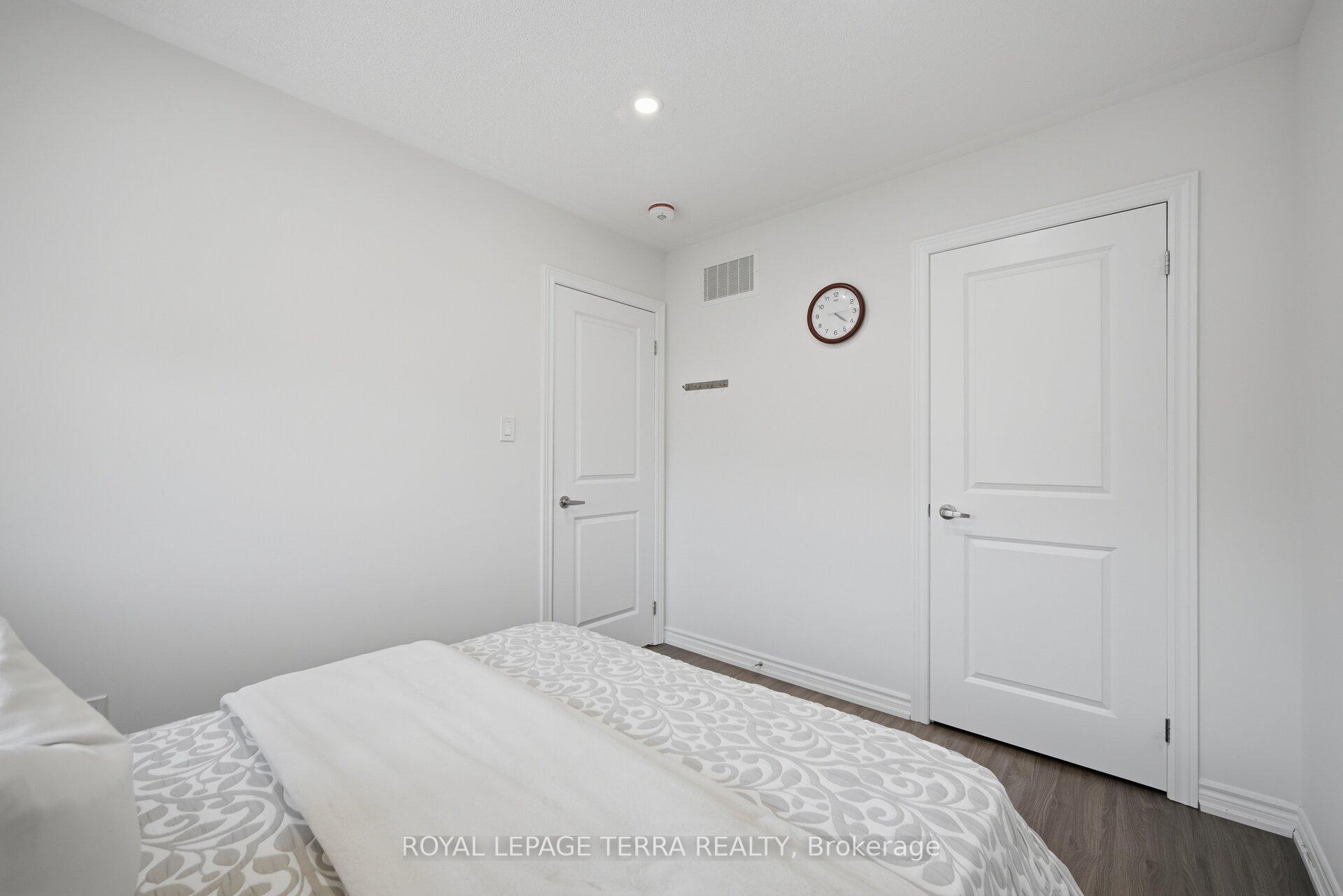 Photo 21 of 38 Hallmark Way, Whitby, Lynde Creek — HOMEH