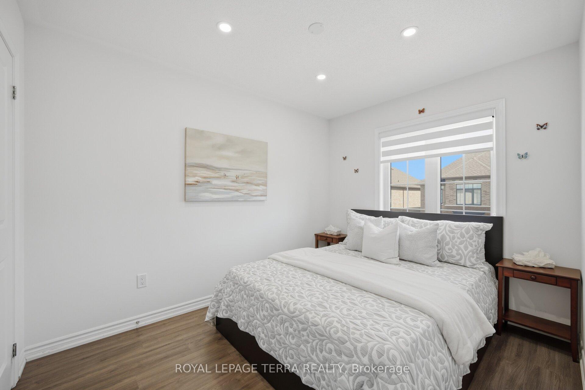 Photo 22 of 38 Hallmark Way, Whitby, Lynde Creek — HOMEH