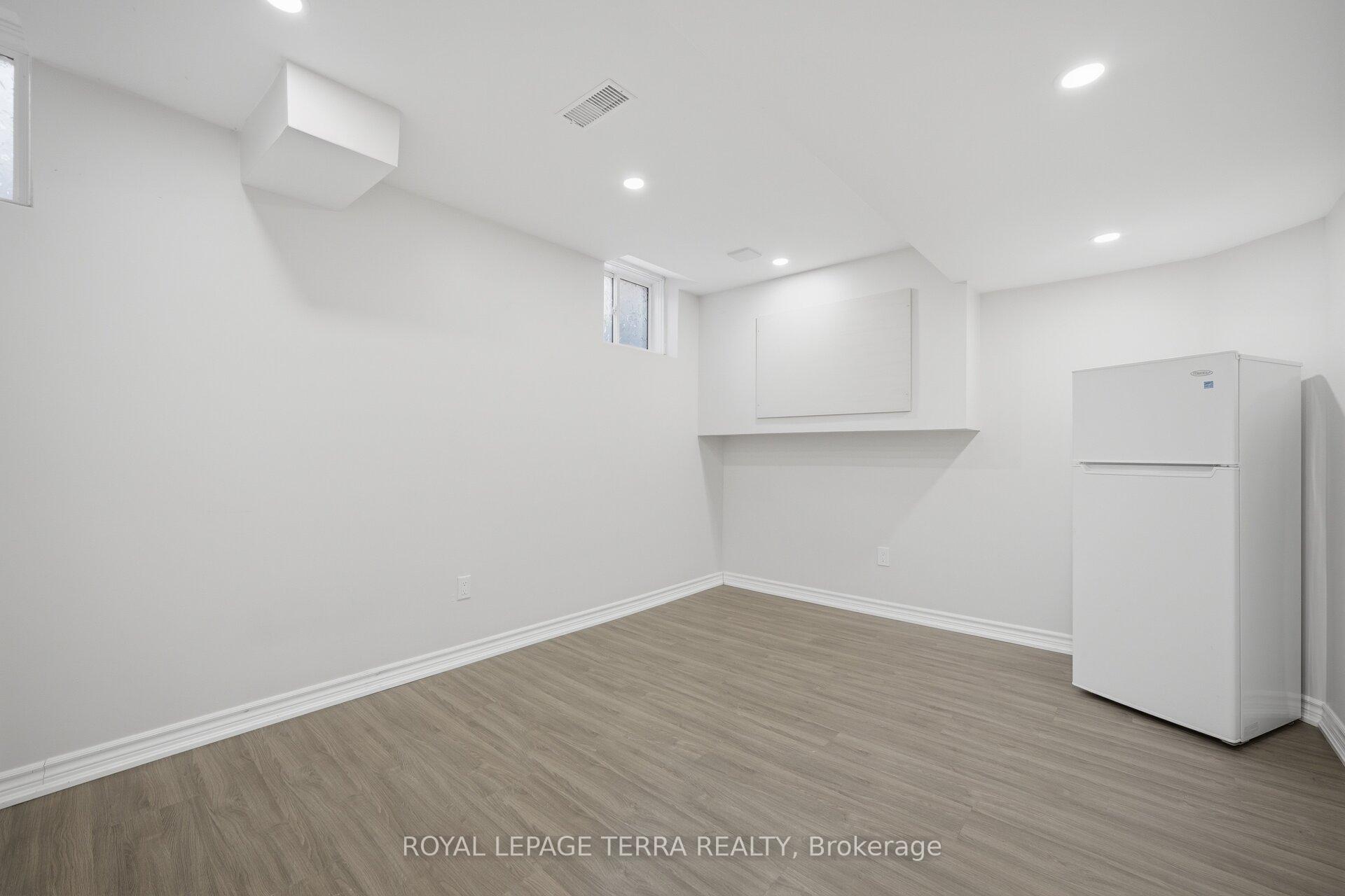 Photo 34 of 38 Hallmark Way, Whitby, Lynde Creek — HOMEH
