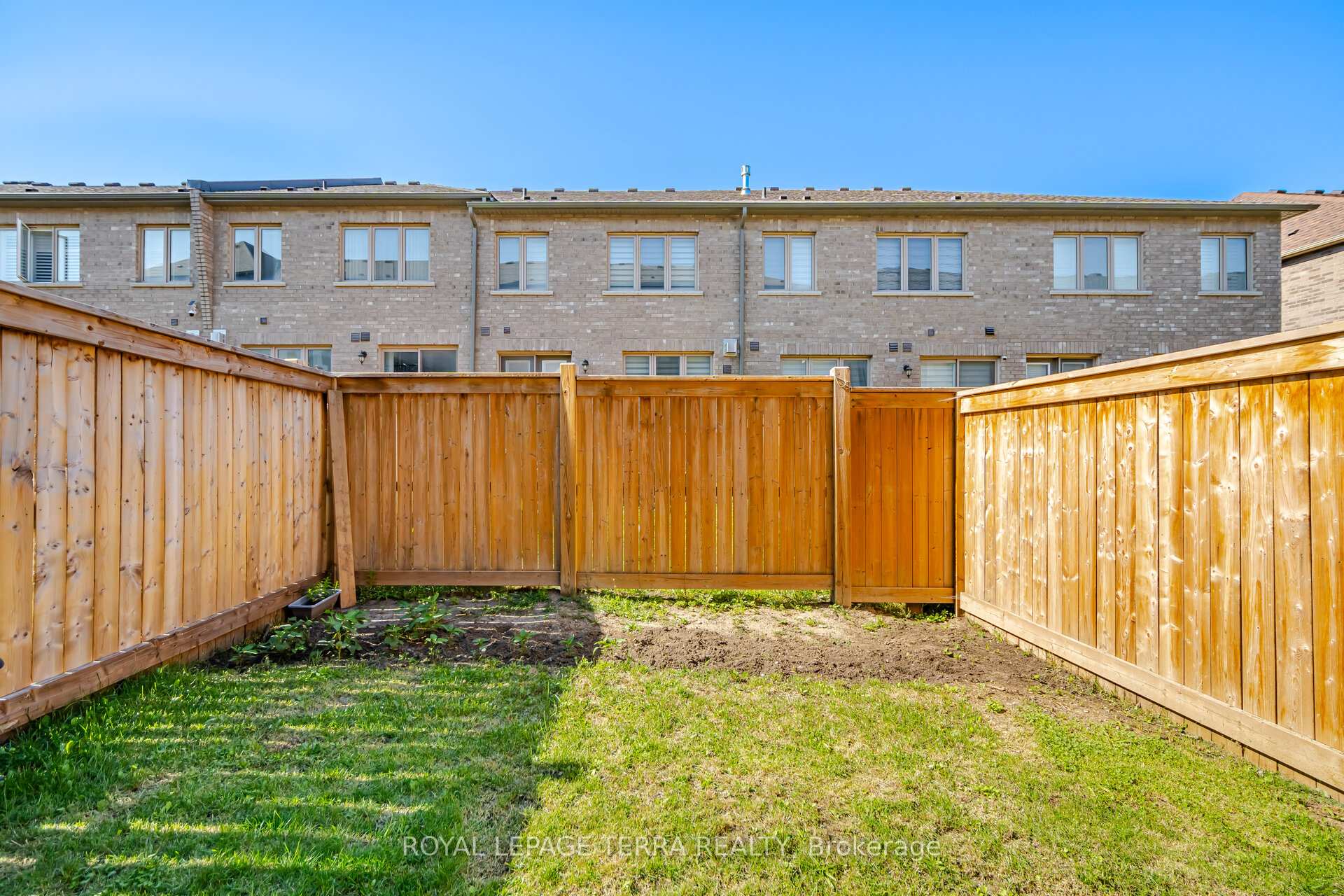 Photo 39 of 38 Hallmark Way, Whitby, Lynde Creek — HOMEH
