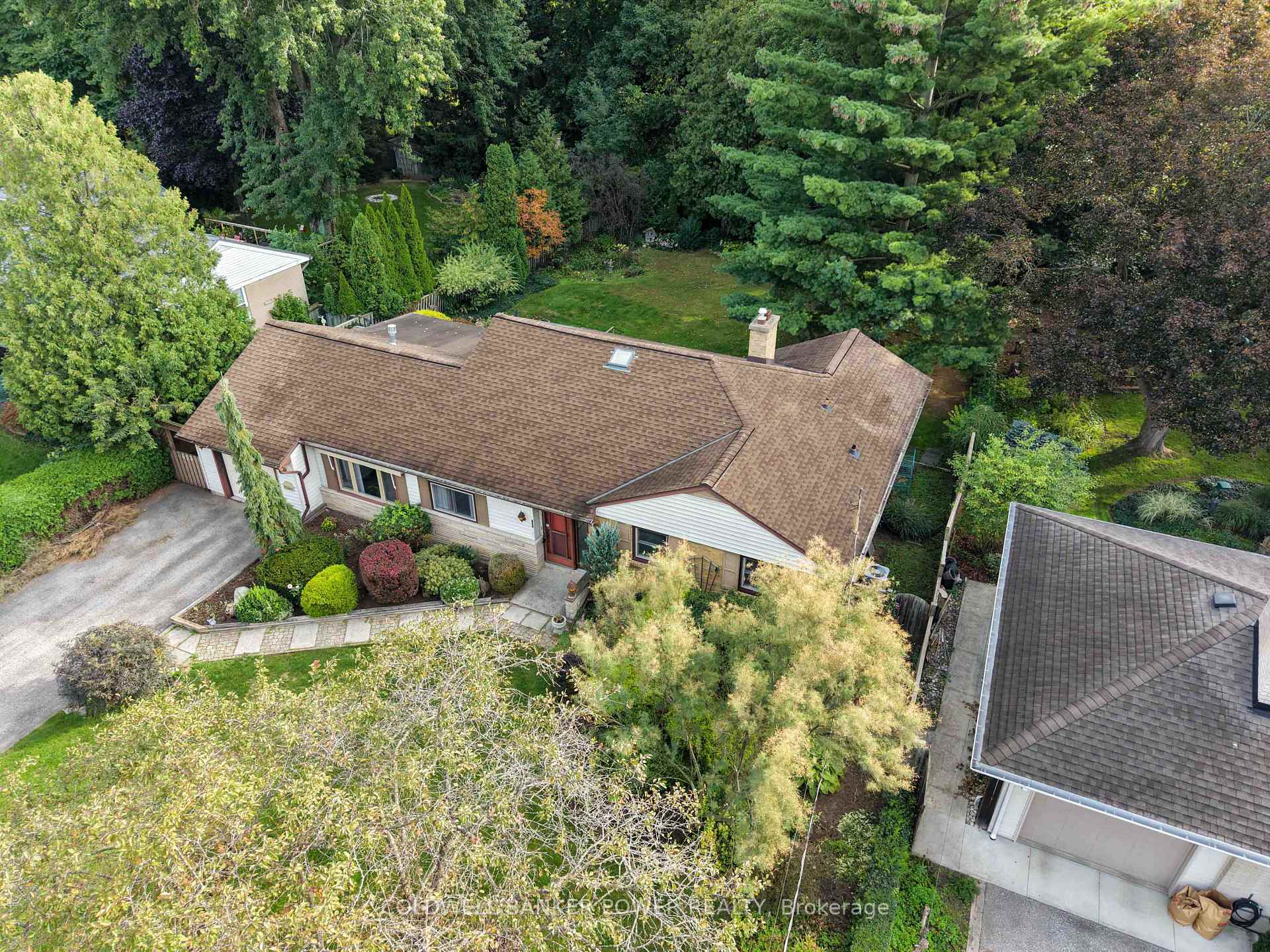 Photo 3 of 423 Pinetree Drive, London, North P — HOMEH