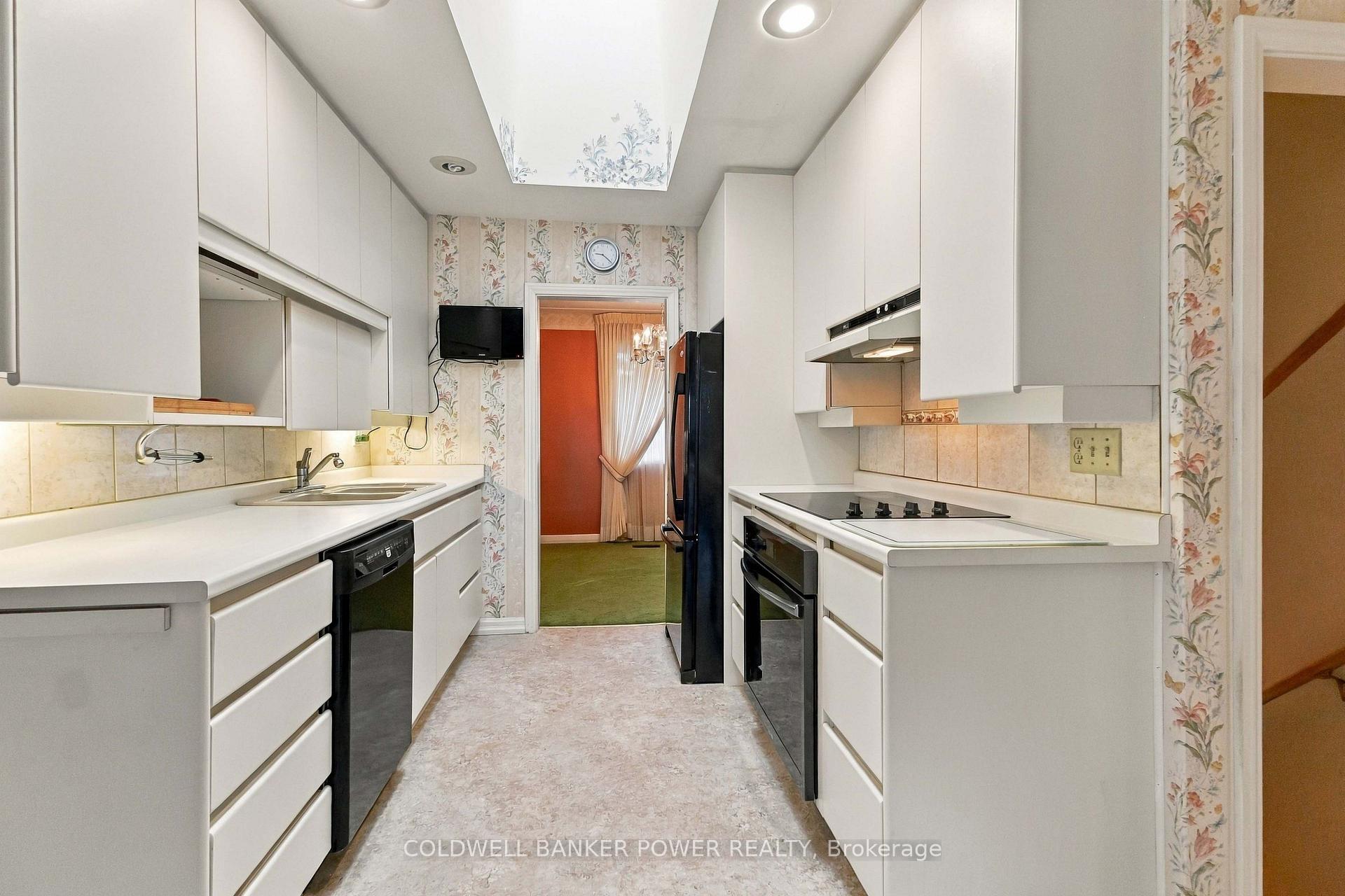 Photo 17 of 423 Pinetree Drive, London, North P — HOMEH