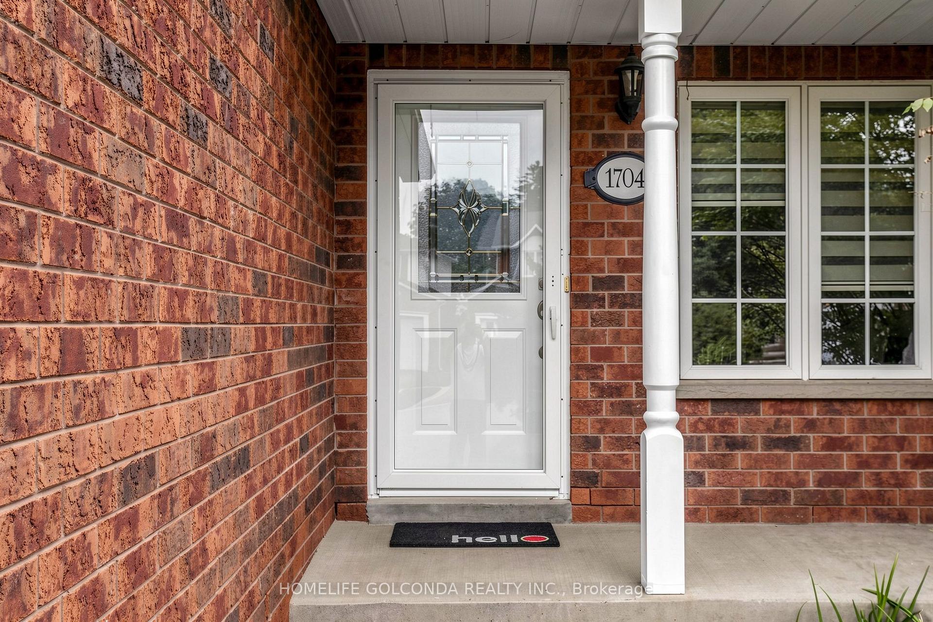 Photo 2 of 1704 Canadore Crescent, Oshawa, Samac — HOMEH