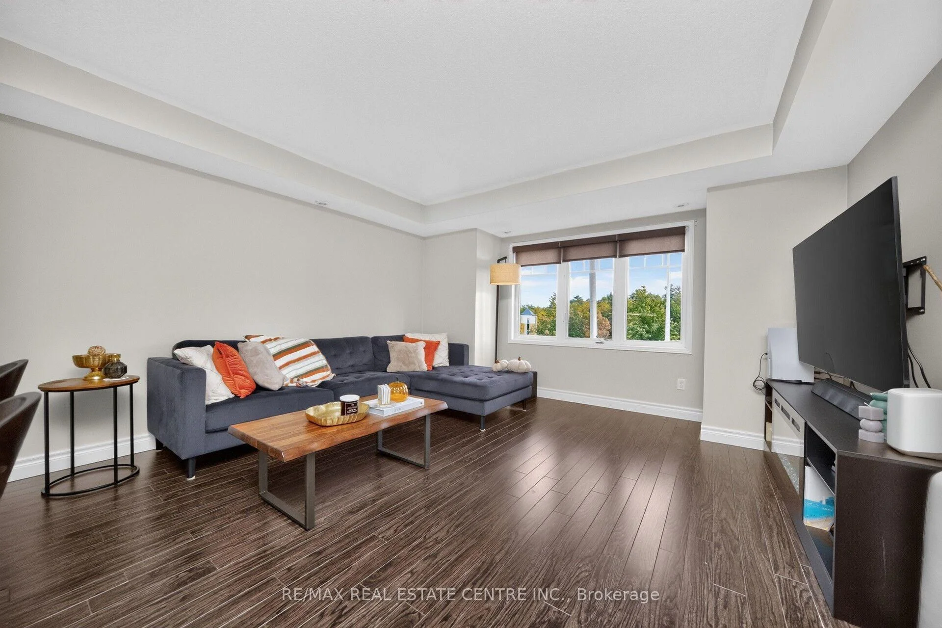 Photo 6 of Unit 6, 3335 Thomas Street E, Mississauga, Churchill Meadows — HOMEH