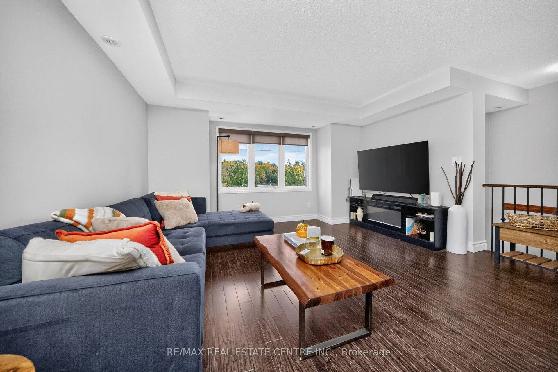 Photo 7 of Unit 6, 3335 Thomas Street E, Mississauga, Churchill Meadows — HOMEH