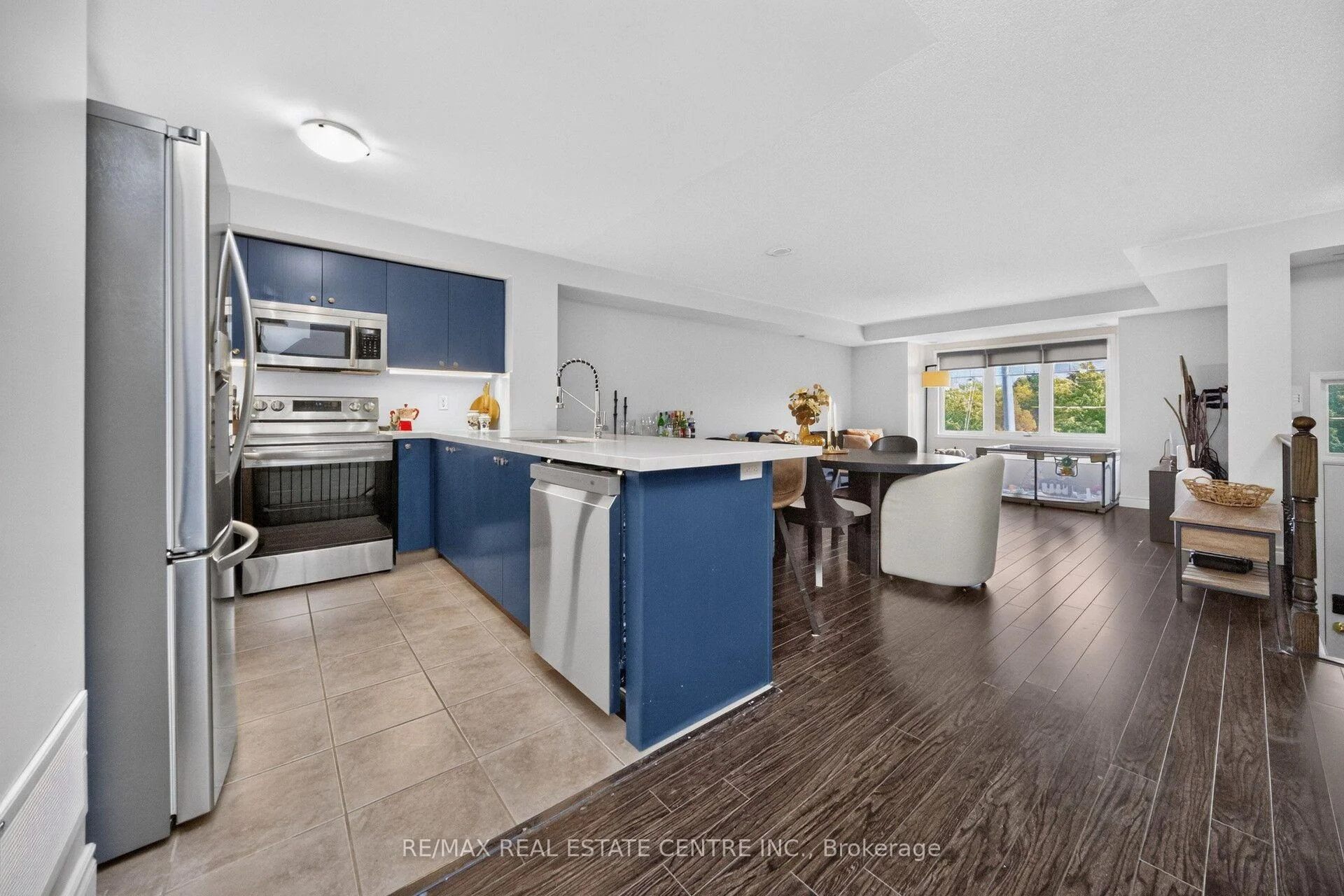 Photo 11 of Unit 6, 3335 Thomas Street E, Mississauga, Churchill Meadows — HOMEH