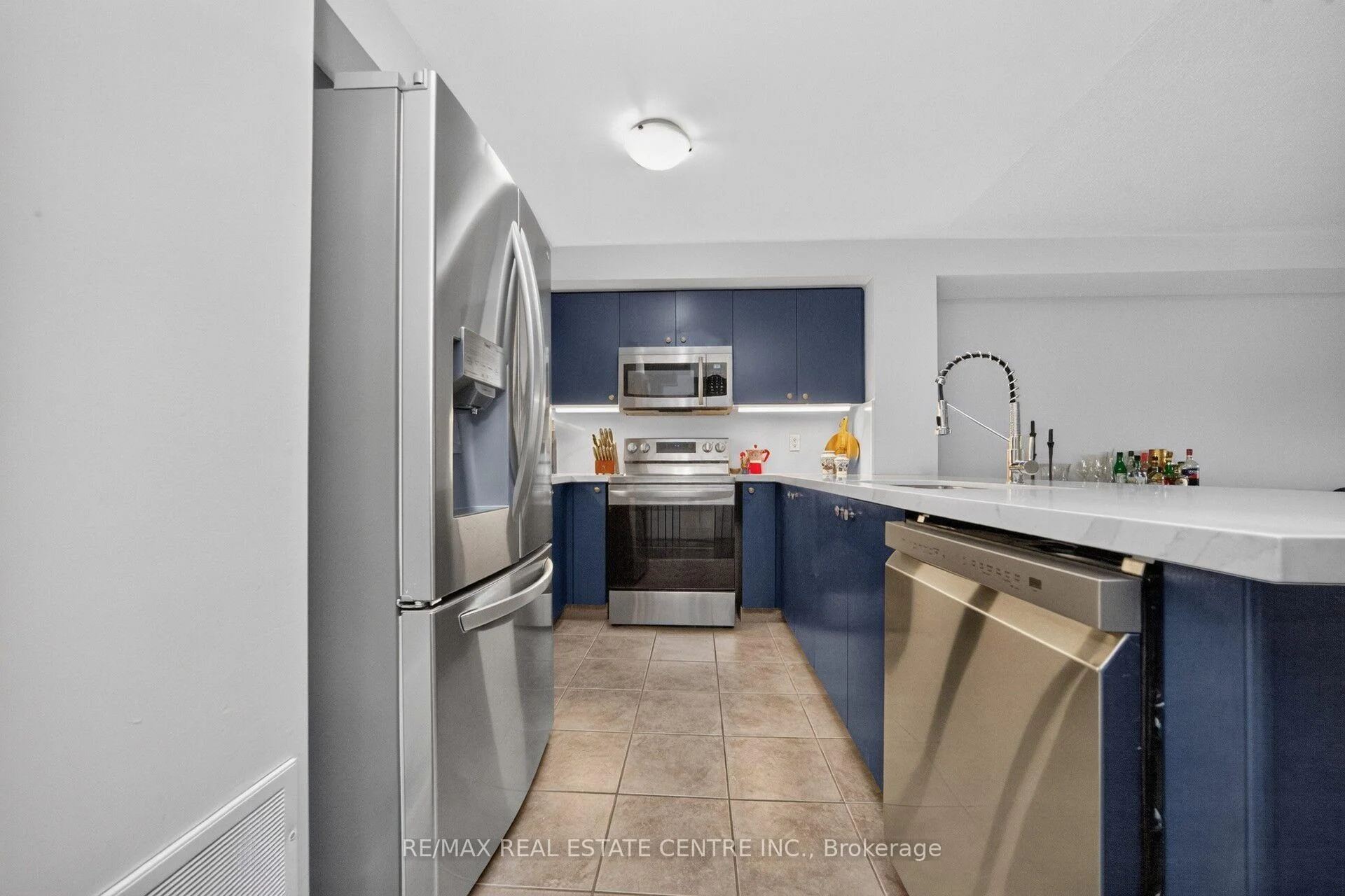 Photo 12 of Unit 6, 3335 Thomas Street E, Mississauga, Churchill Meadows — HOMEH