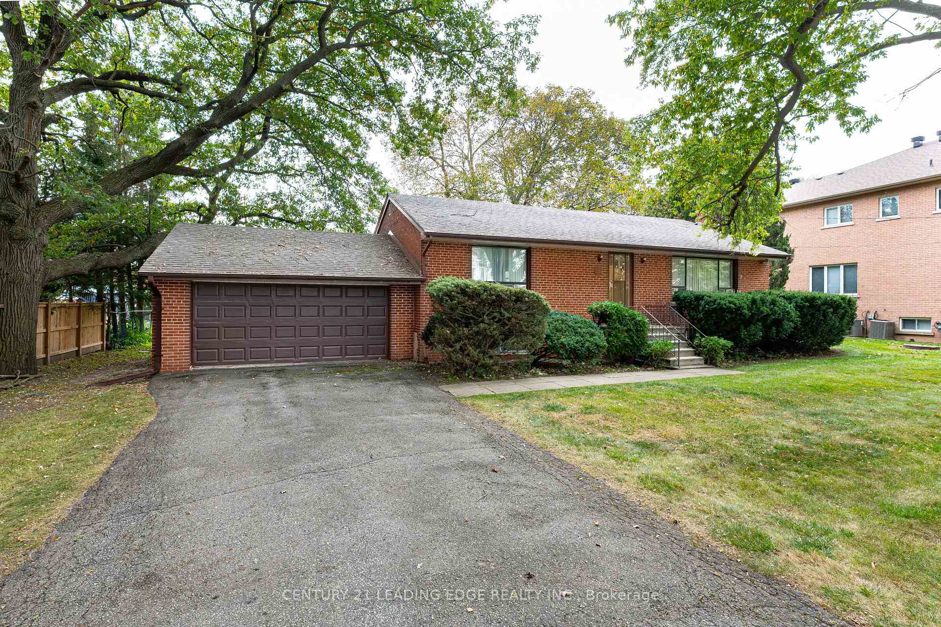 Photo 3 of 93 Lee Avenue, Markham, Milliken Mills East — HOMEH