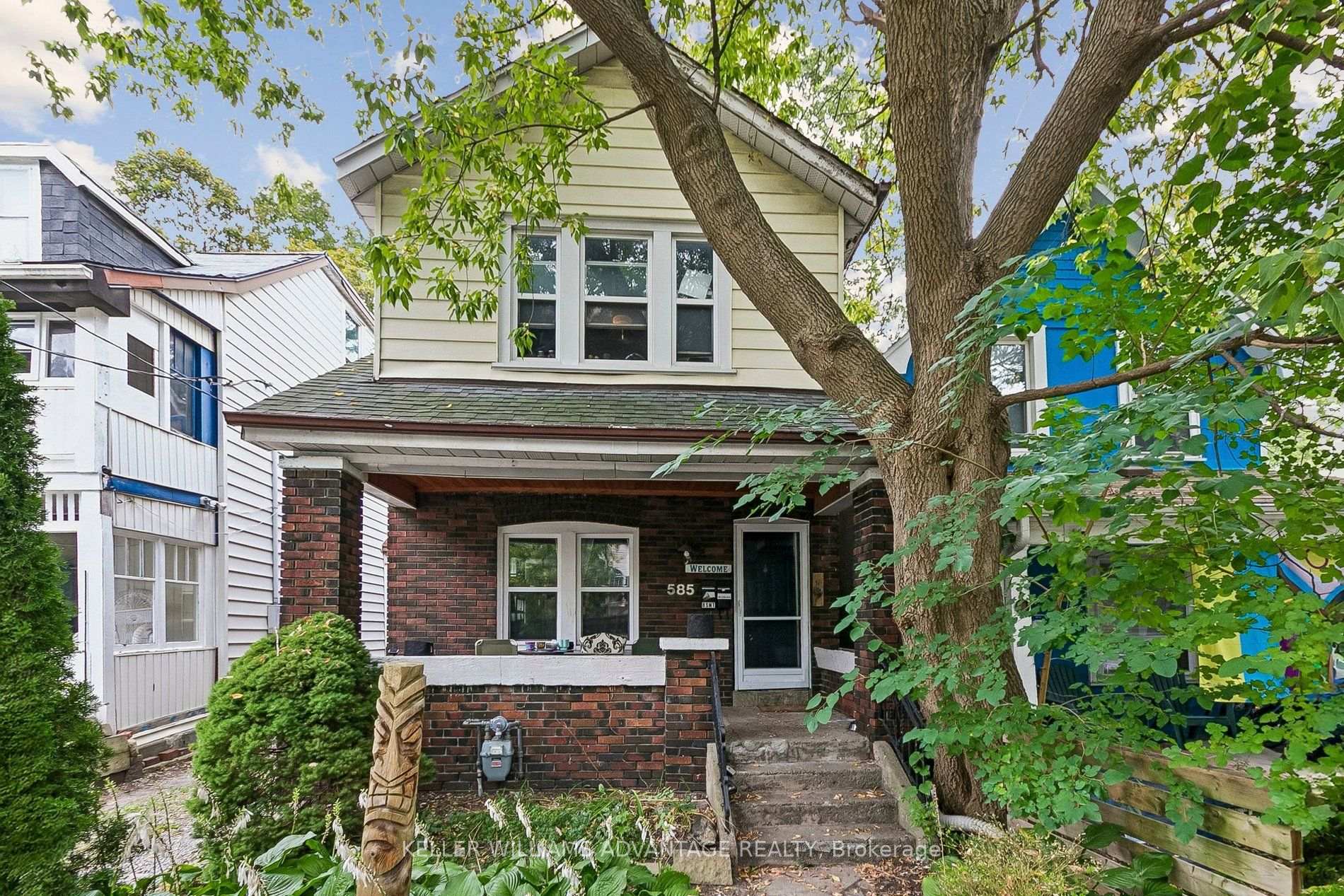 Photo of Unit Main & 2nd, 585 Woodbine Avenue