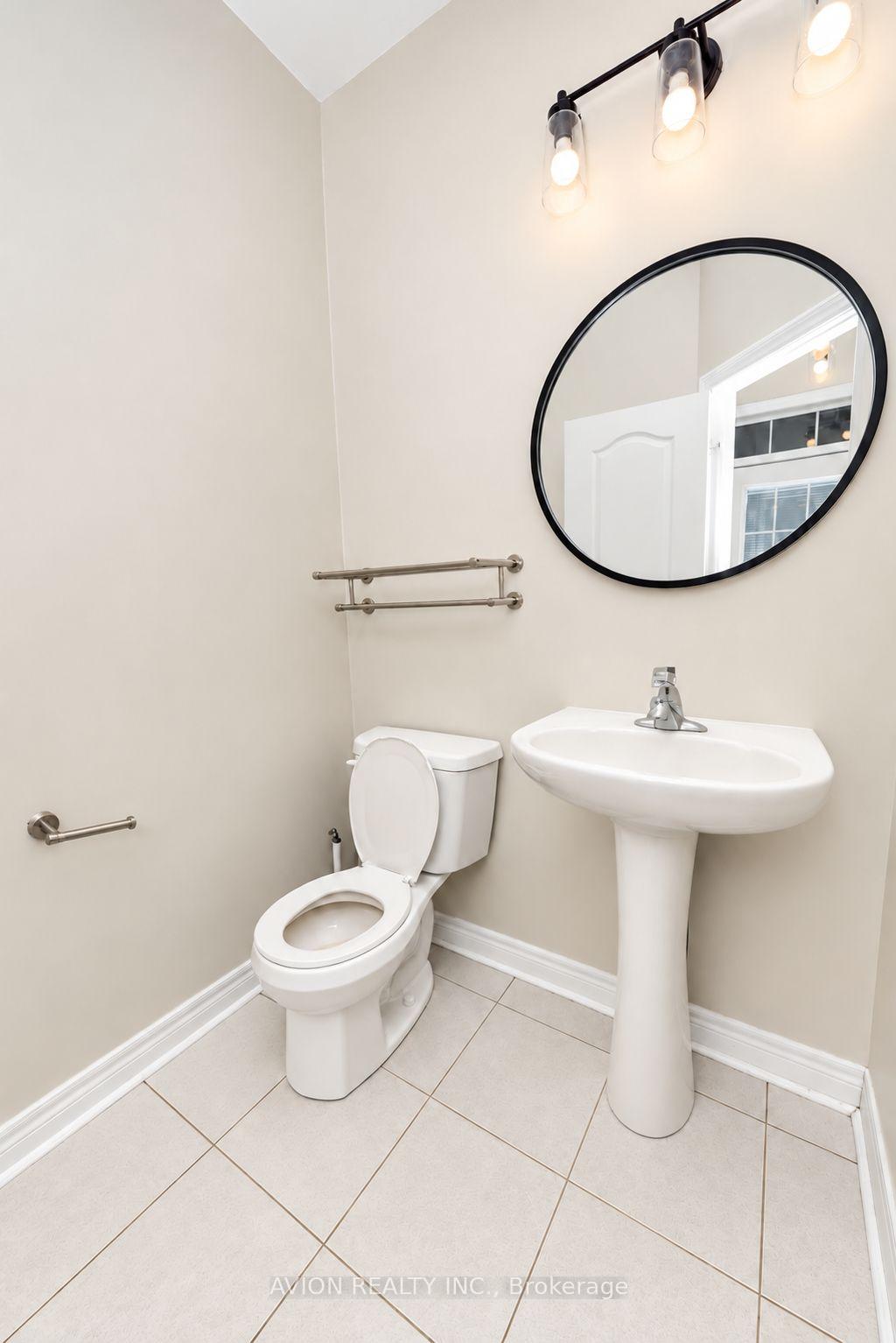 Photo 3 of 63 Forsyth Crescent N, Barrie, West Bayfield — HOMEH