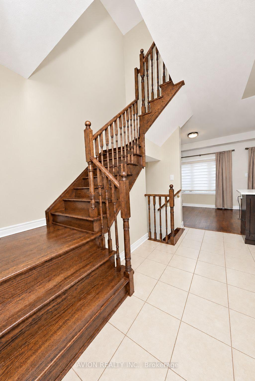 Photo 4 of 63 Forsyth Crescent N, Barrie, West Bayfield — HOMEH