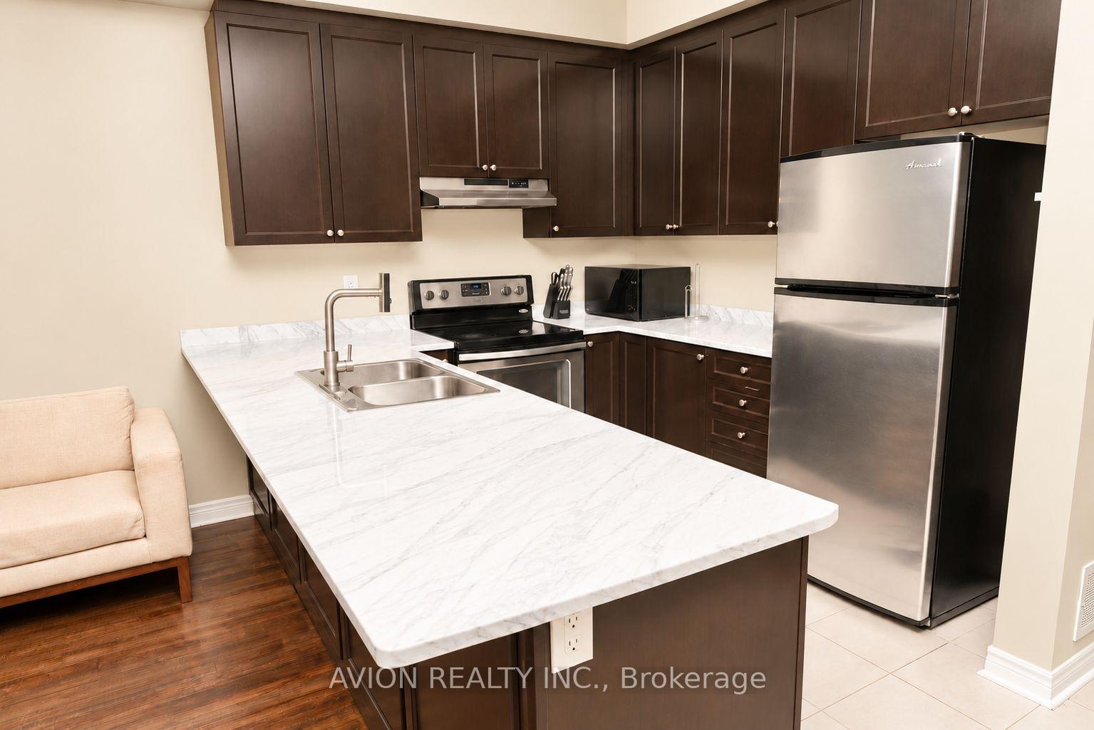 Photo 6 of 63 Forsyth Crescent N, Barrie, West Bayfield — HOMEH