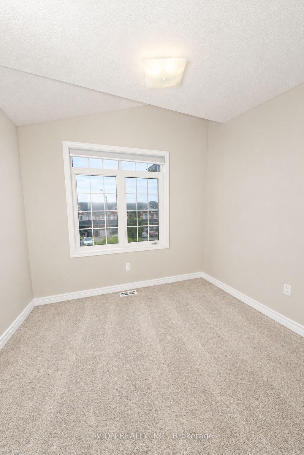 Photo 14 of 63 Forsyth Crescent N, Barrie, West Bayfield — HOMEH