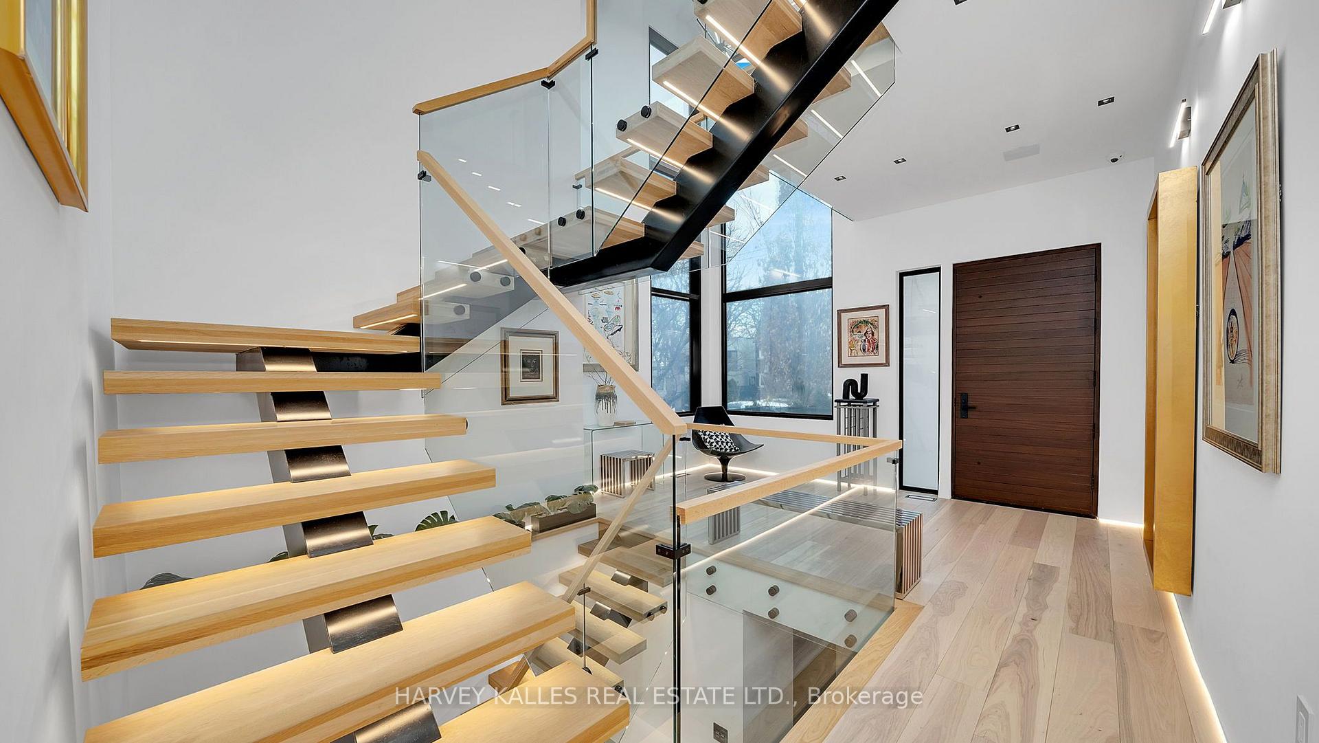 Photo 4 of 4 Douglas Crescent, Toronto, Leaside — HOMEH