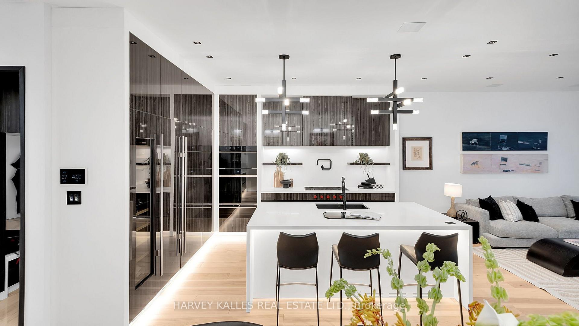 Photo 8 of 4 Douglas Crescent, Toronto, Leaside — HOMEH