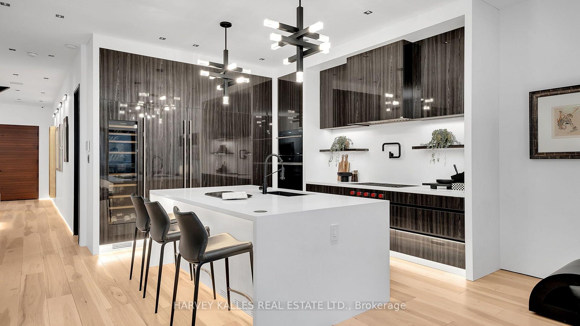 Photo 9 of 4 Douglas Crescent, Toronto, Leaside — HOMEH