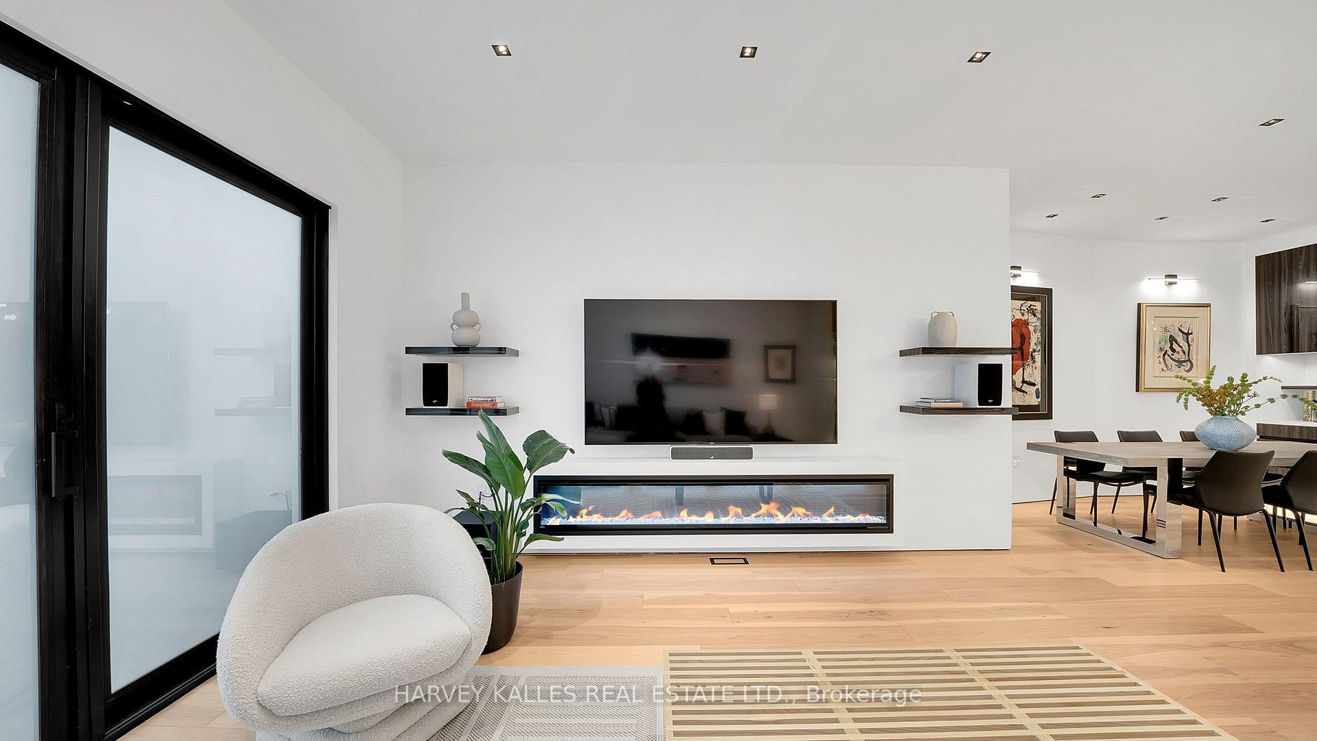 Photo 11 of 4 Douglas Crescent, Toronto, Leaside — HOMEH