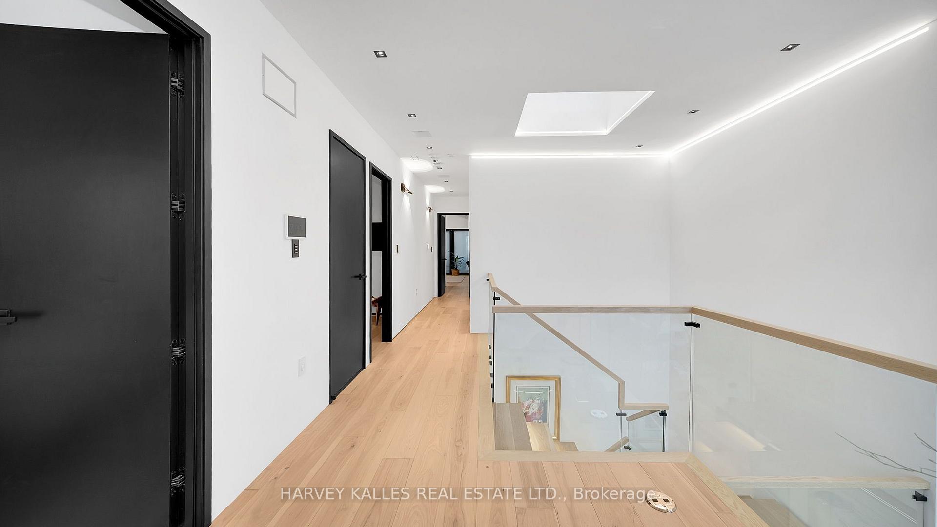 Photo 12 of 4 Douglas Crescent, Toronto, Leaside — HOMEH