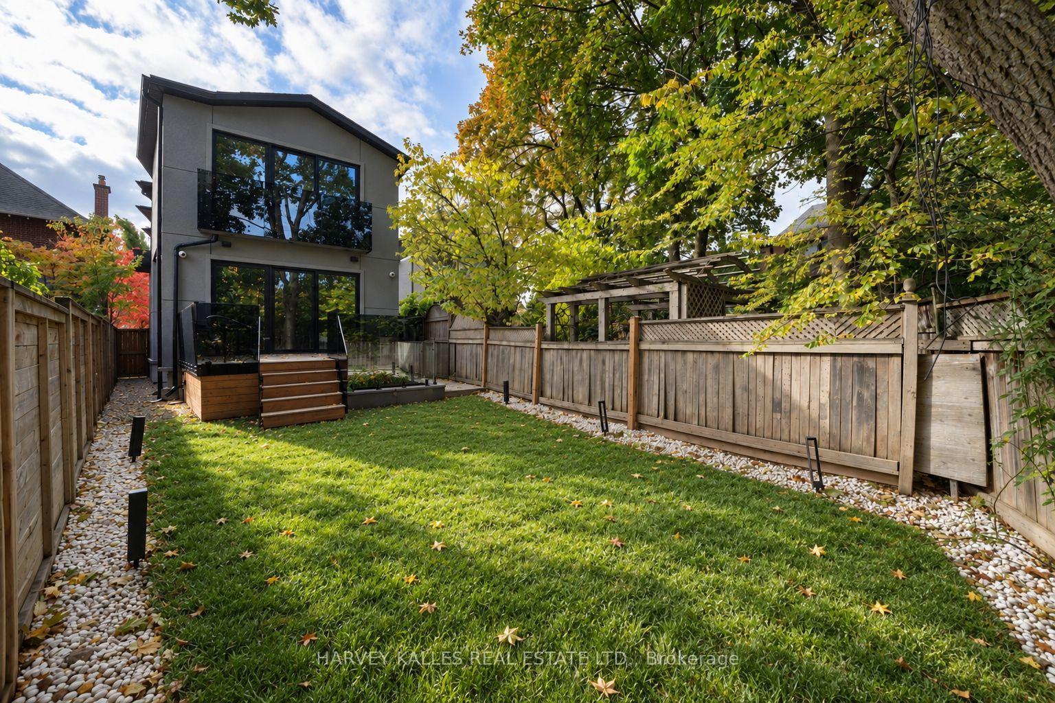Photo 32 of 4 Douglas Crescent, Toronto, Leaside — HOMEH