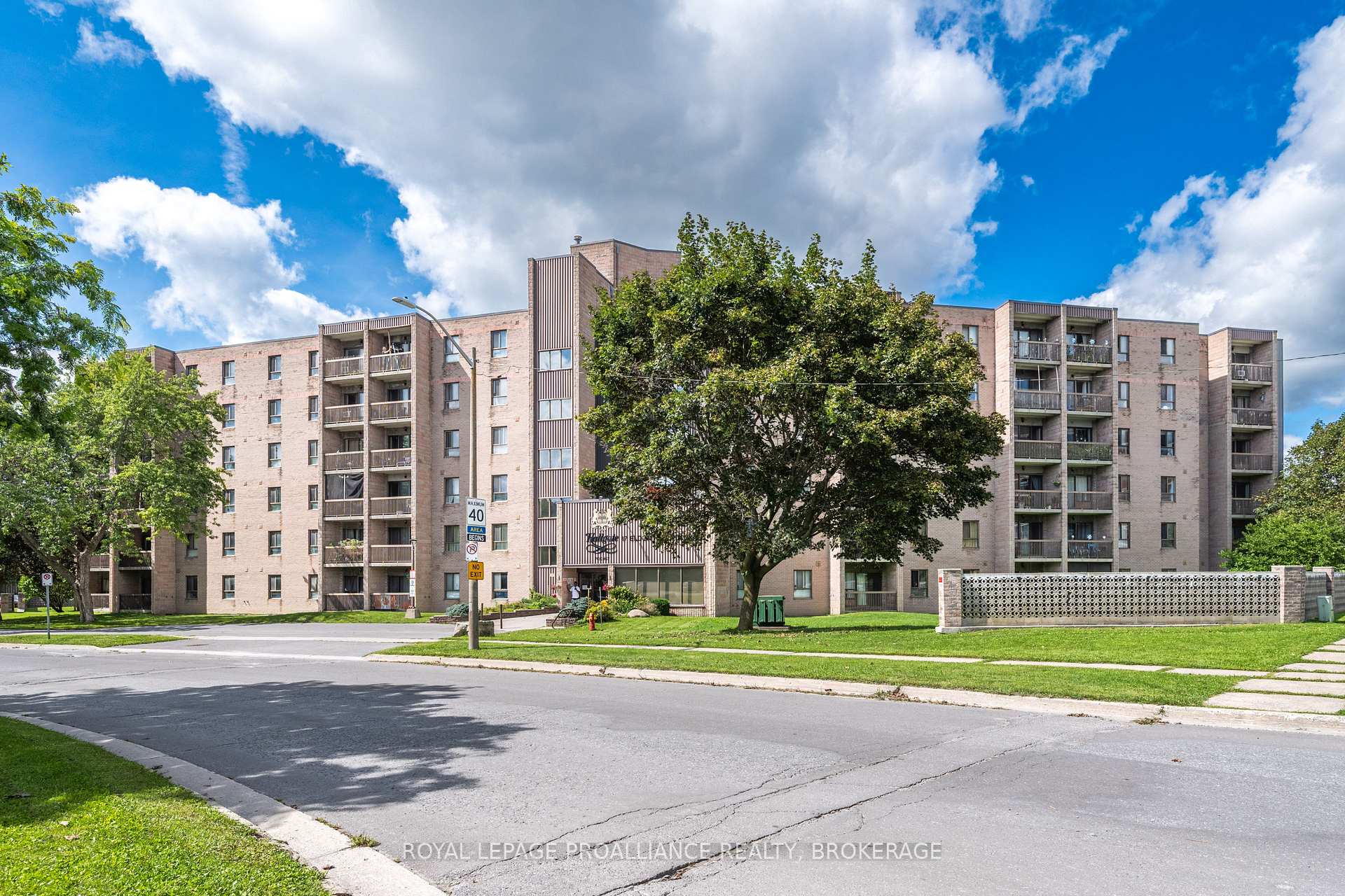 Photo 2 of Unit 112, 17 Eldon Hall Place, Kingston, Central City West — HOMEH