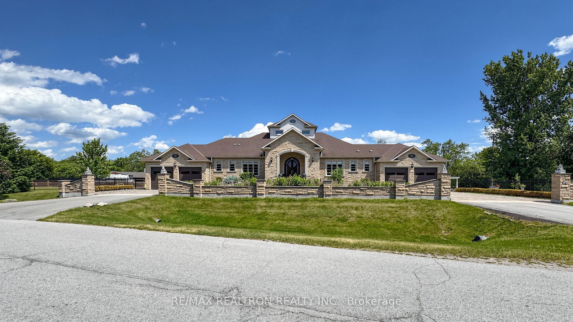 Photo 2 of 45 Greenan Road, Whitchurch-Stouffville, Ballantrae — HOMEH