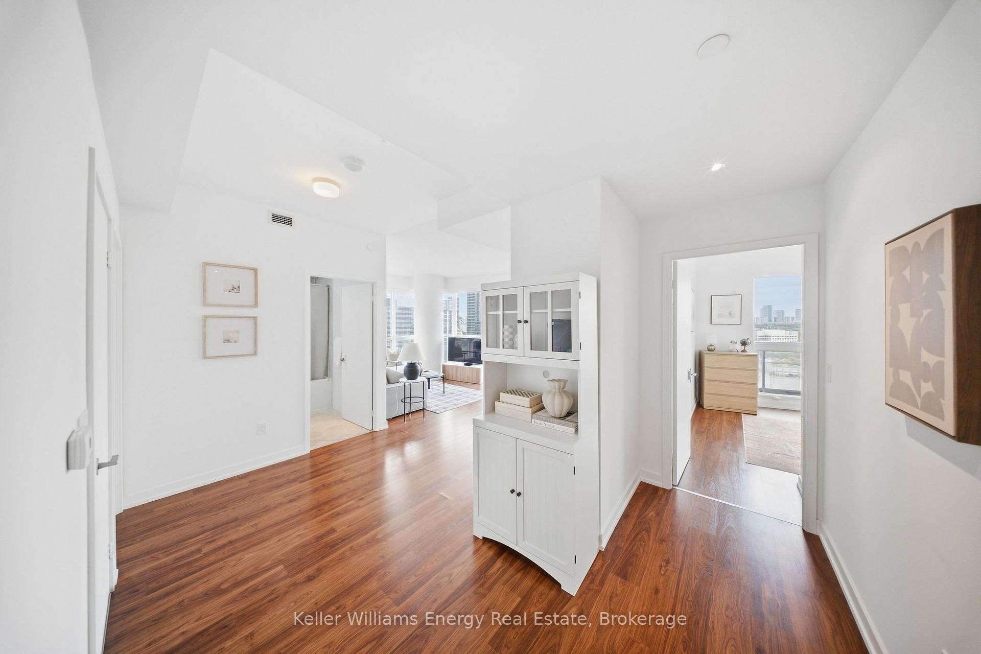 Photo 6 of Unit 1109, 117 McMahon Drive, North York, Bayview Village — HOMEH