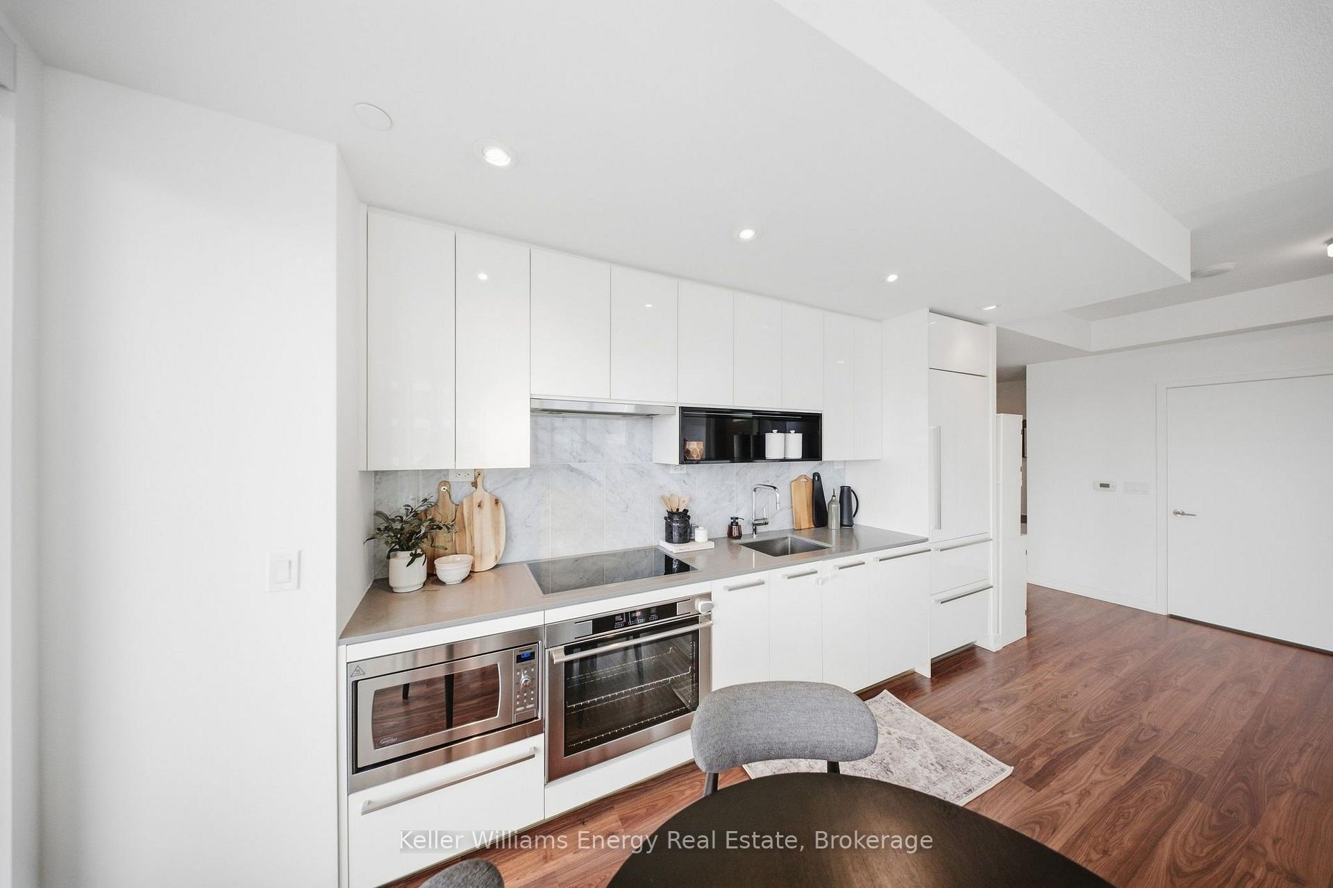 Photo 9 of Unit 1109, 117 McMahon Drive, North York, Bayview Village — HOMEH