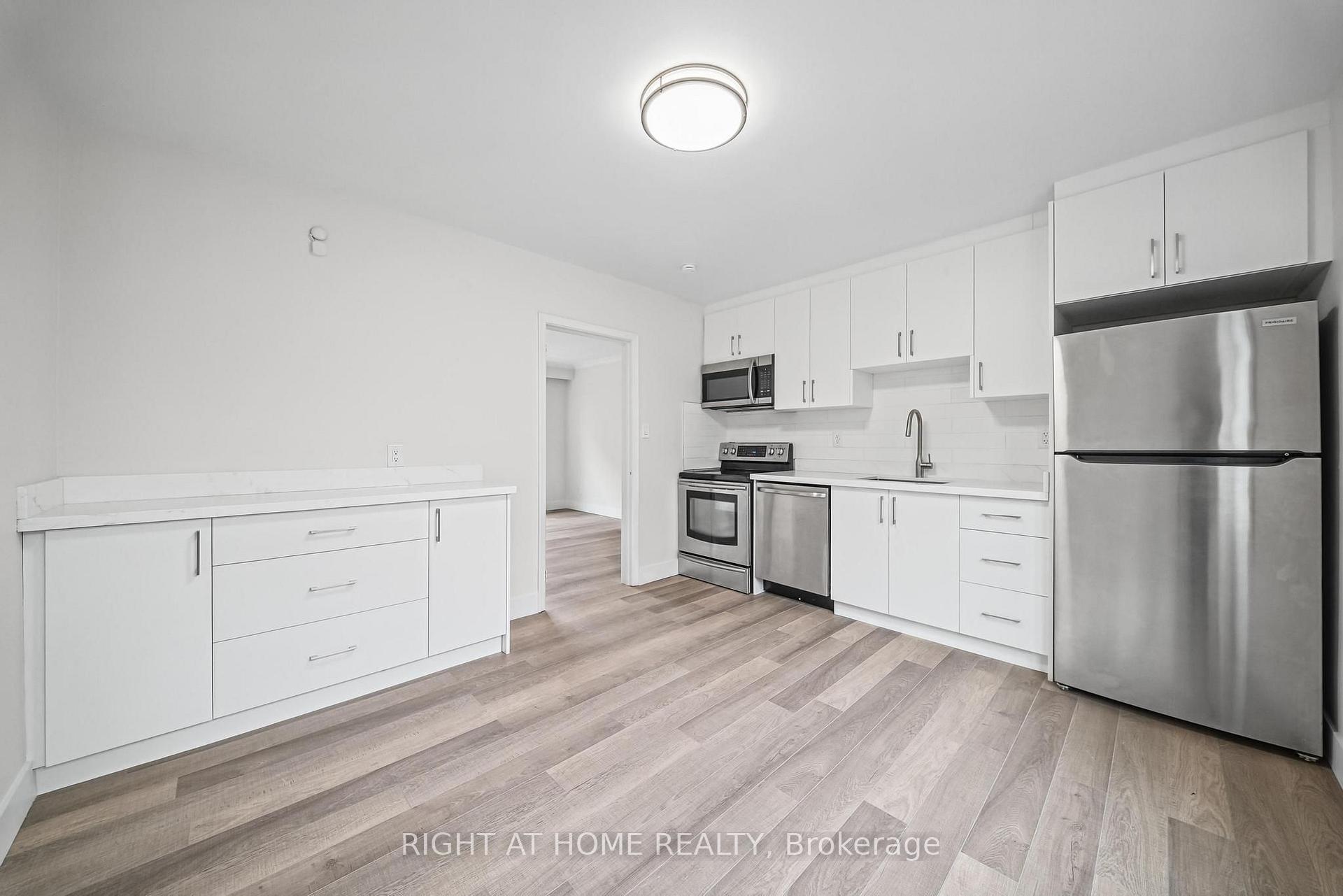 Photo 10 of Unit 3, 32 Vanevery Street, Etobicoke, Mimico — HOMEH