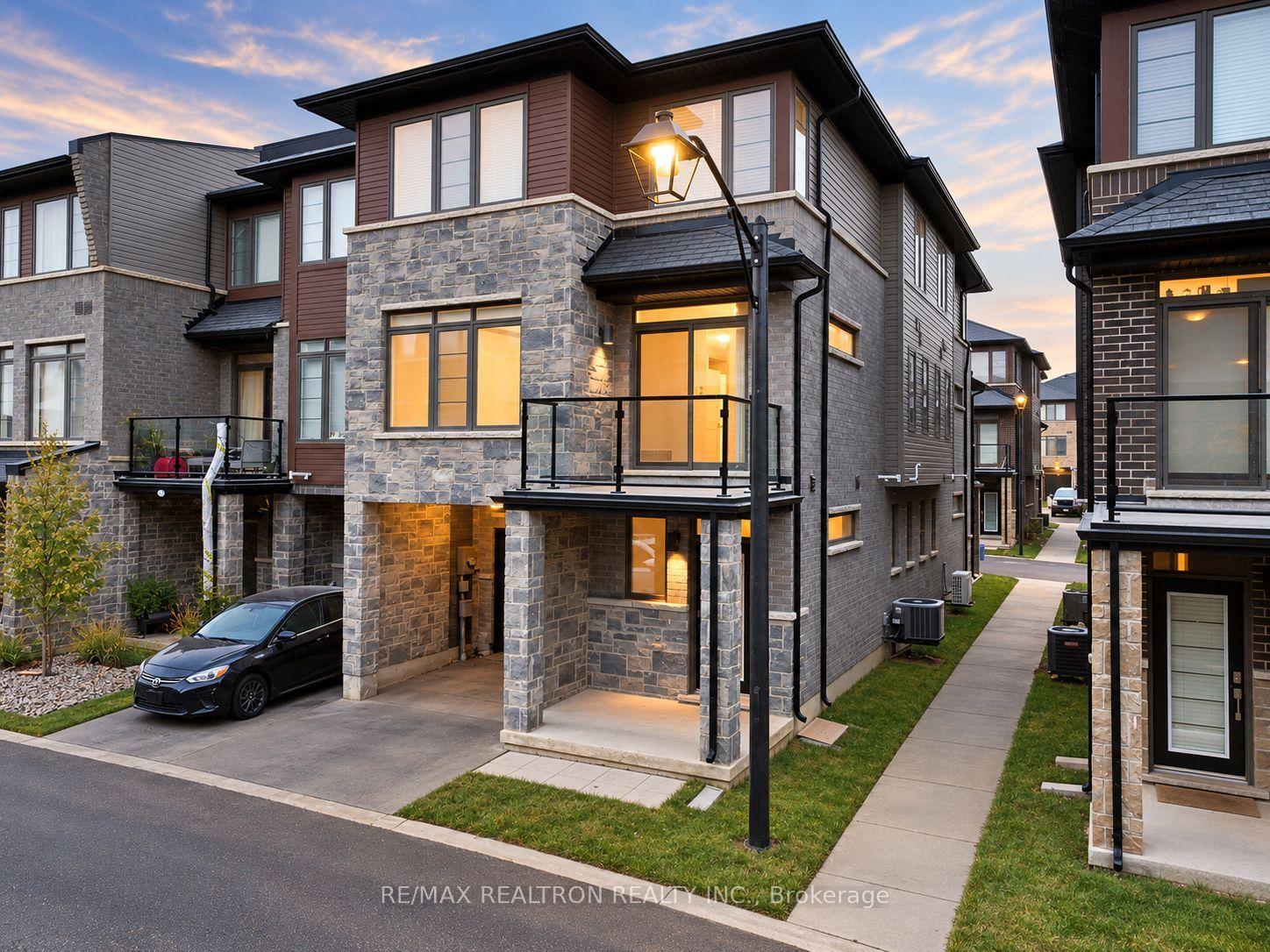 Photo 2 of Unit 99, 30 Times Square Boulevard, Hamilton, Stoney Creek — HOMEH