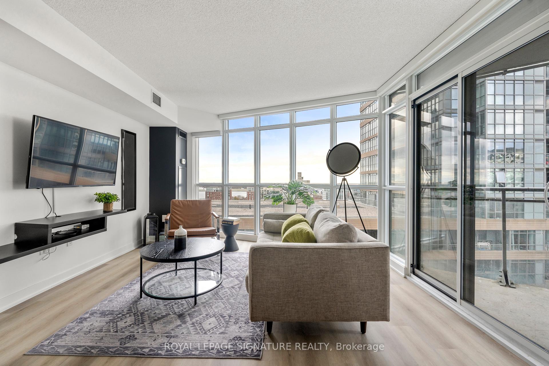 Photo 3 of Unit 1209, 21 Iceboat Terrace, Toronto, Waterfront Communities — HOMEH