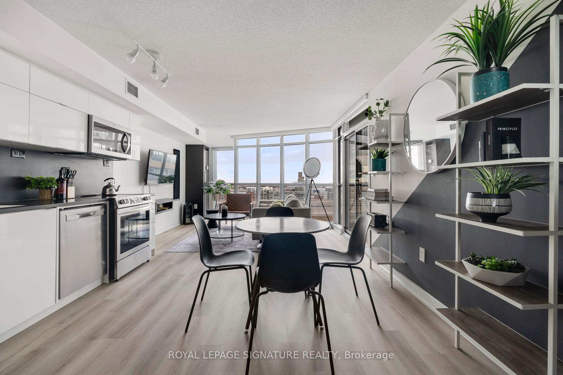 Photo 4 of Unit 1209, 21 Iceboat Terrace, Toronto, Waterfront Communities — HOMEH