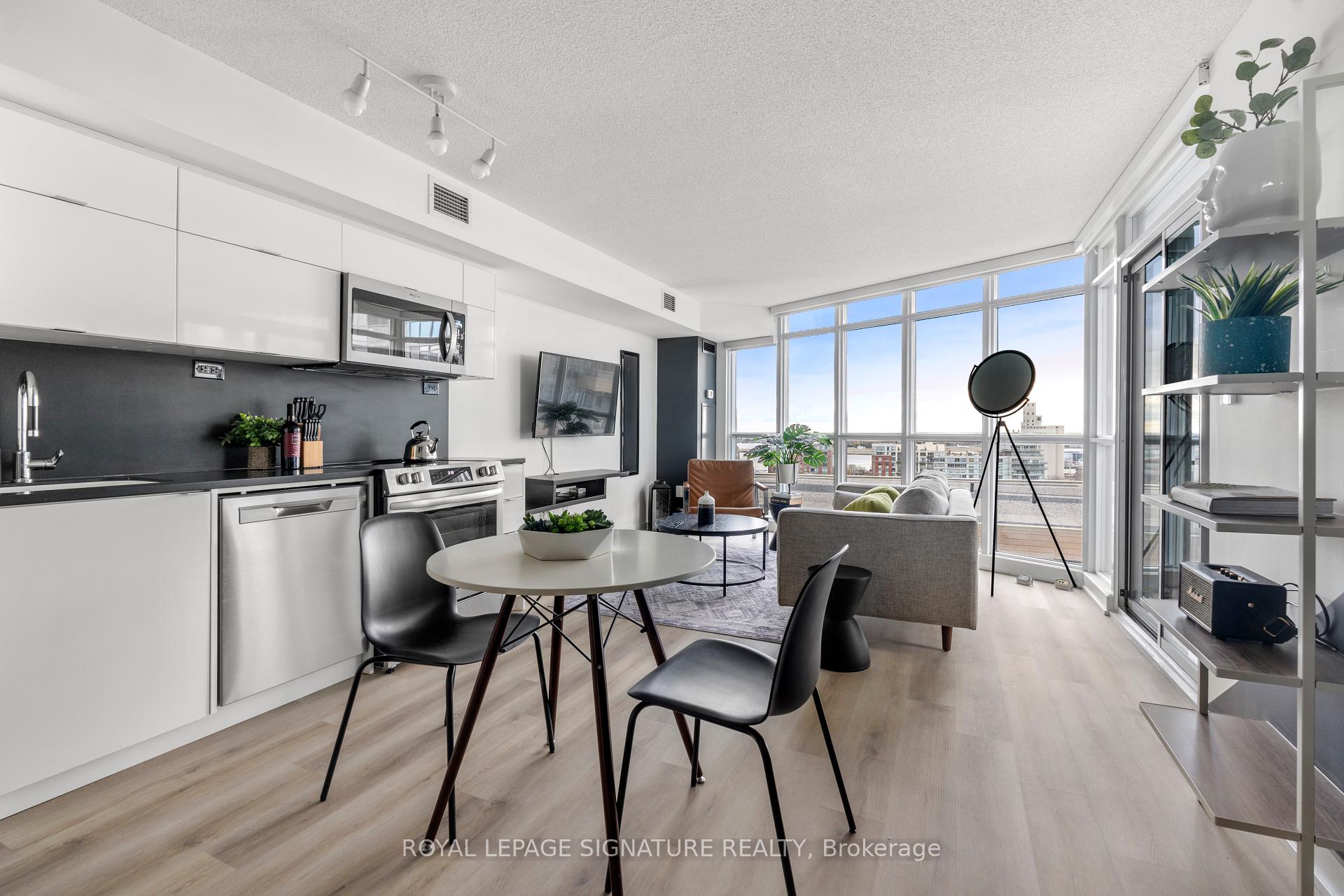 Photo 5 of Unit 1209, 21 Iceboat Terrace, Toronto, Waterfront Communities — HOMEH