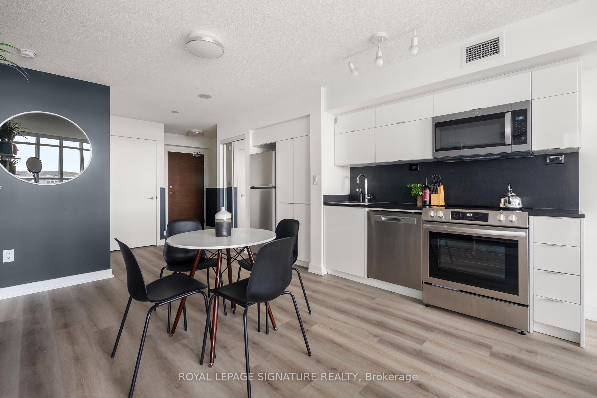 Photo 9 of Unit 1209, 21 Iceboat Terrace, Toronto, Waterfront Communities — HOMEH