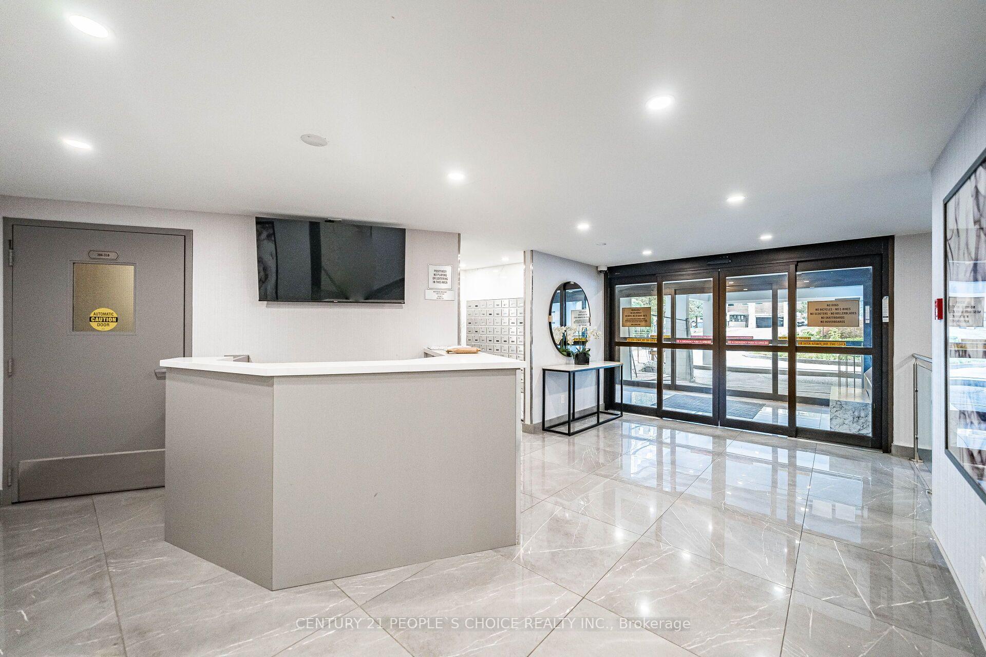 Photo 4 of Unit 809, 10 Edgecliffe Golfway, Toronto, Flemingdon Park — HOMEH