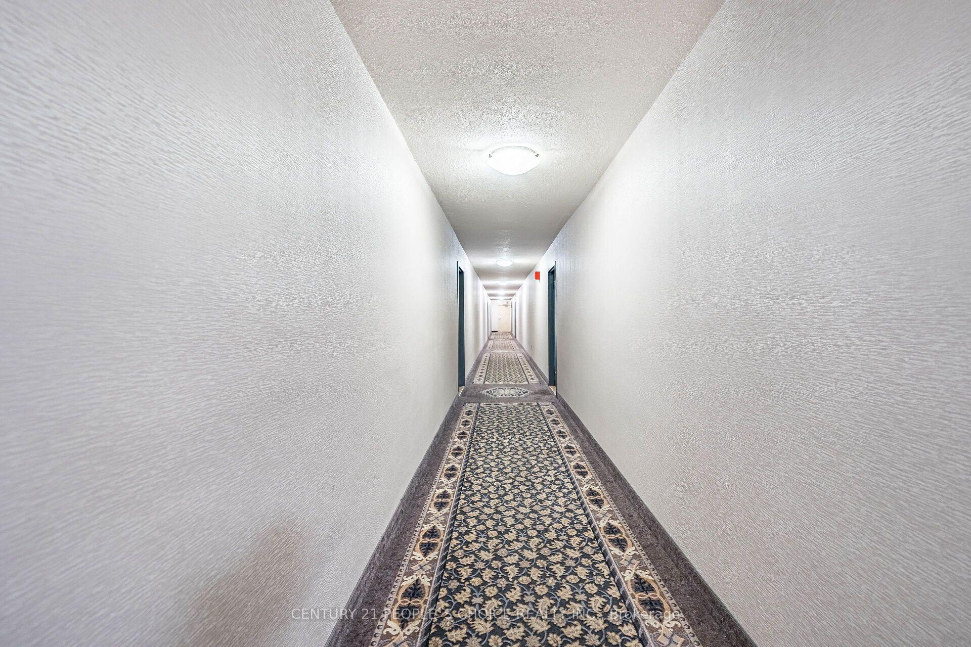 Photo 6 of Unit 809, 10 Edgecliffe Golfway, Toronto, Flemingdon Park — HOMEH