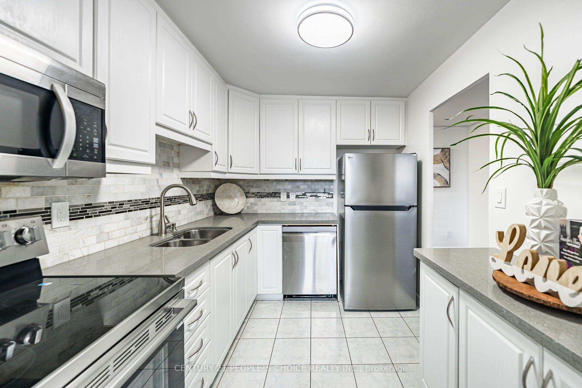Photo 16 of Unit 809, 10 Edgecliffe Golfway, Toronto, Flemingdon Park — HOMEH