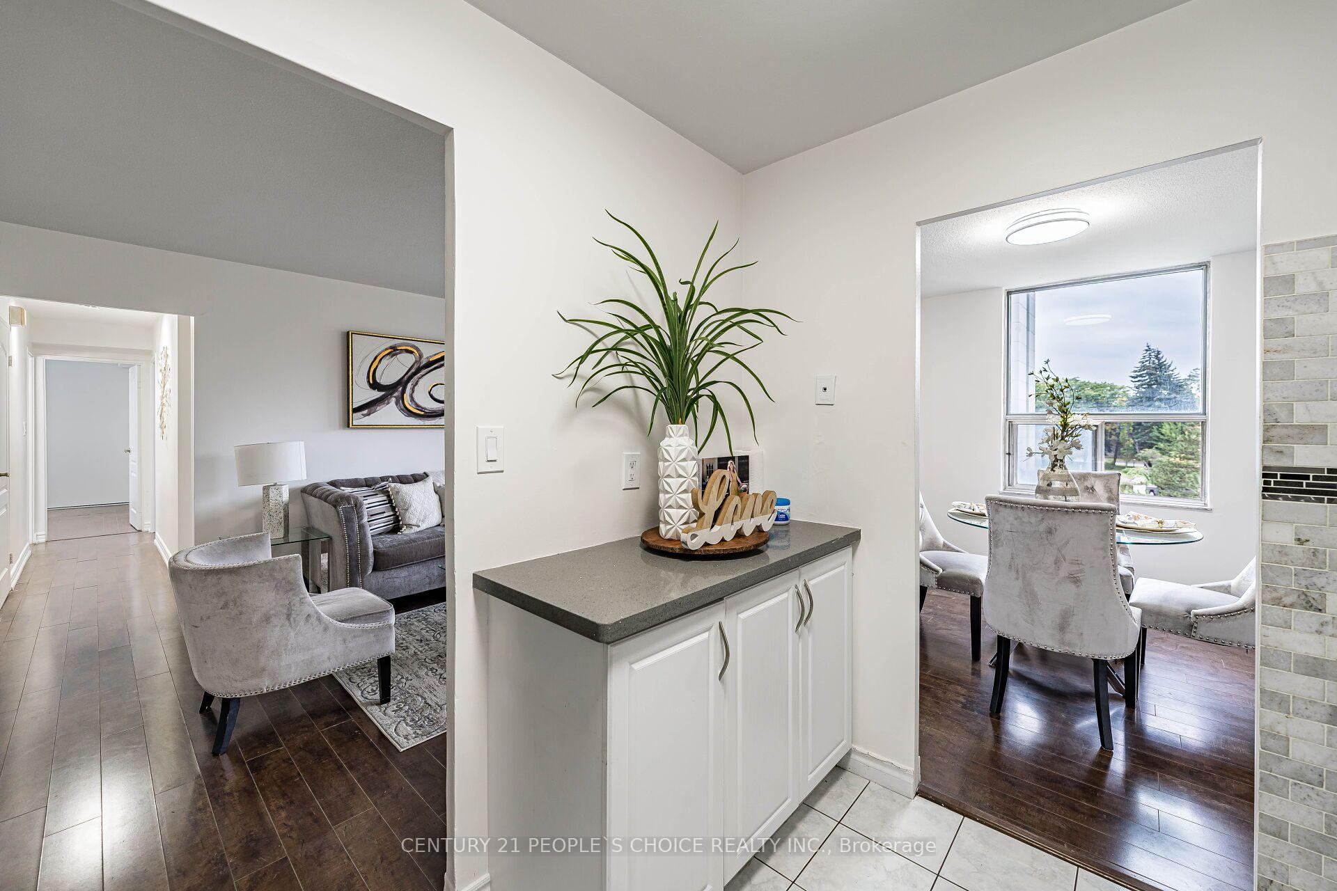 Photo 17 of Unit 809, 10 Edgecliffe Golfway, Toronto, Flemingdon Park — HOMEH