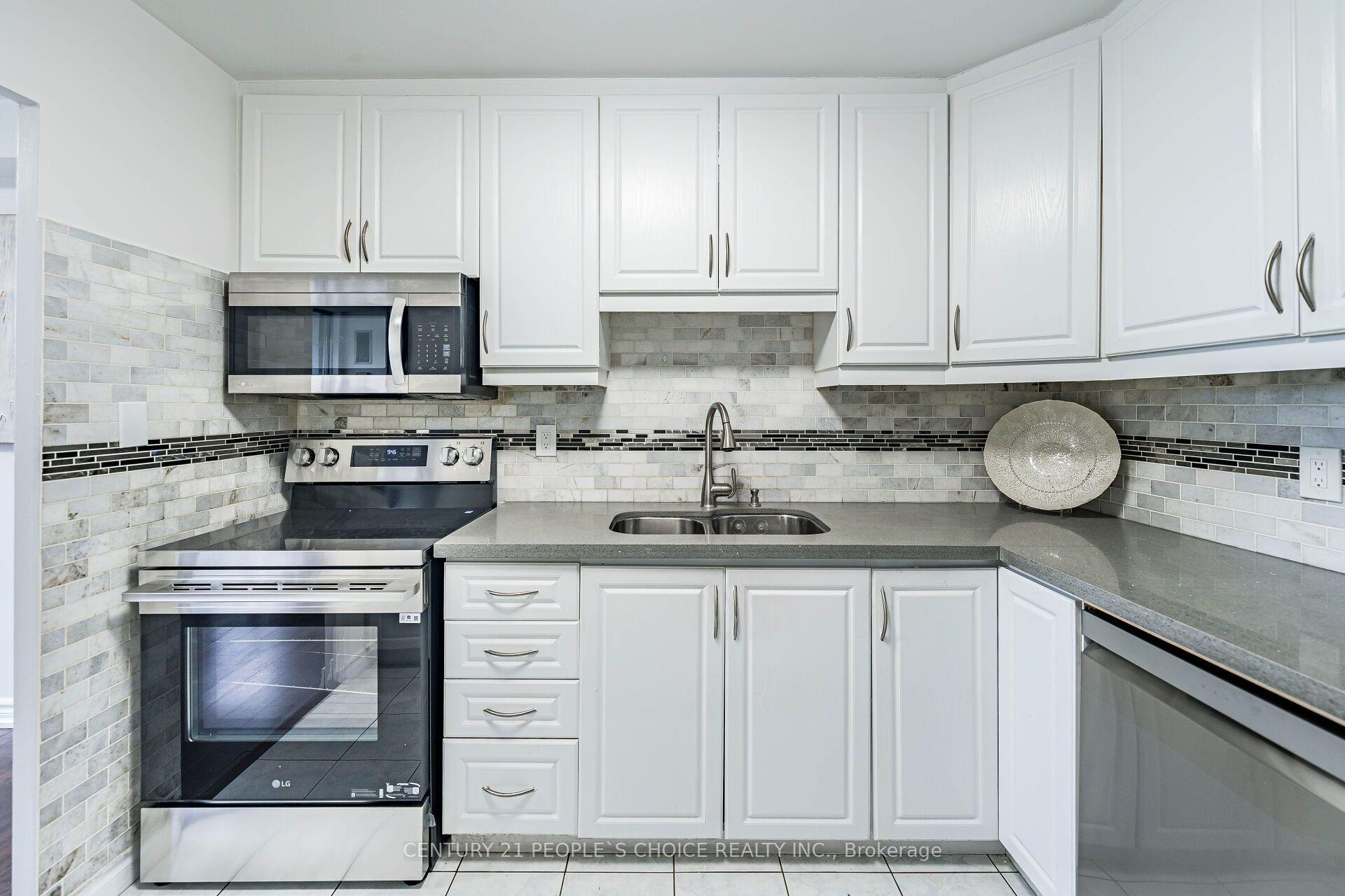 Photo 18 of Unit 809, 10 Edgecliffe Golfway, Toronto, Flemingdon Park — HOMEH