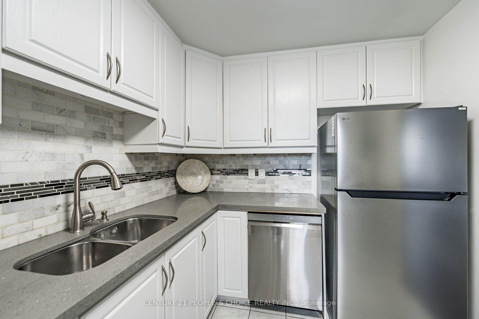 Photo 19 of Unit 809, 10 Edgecliffe Golfway, Toronto, Flemingdon Park — HOMEH