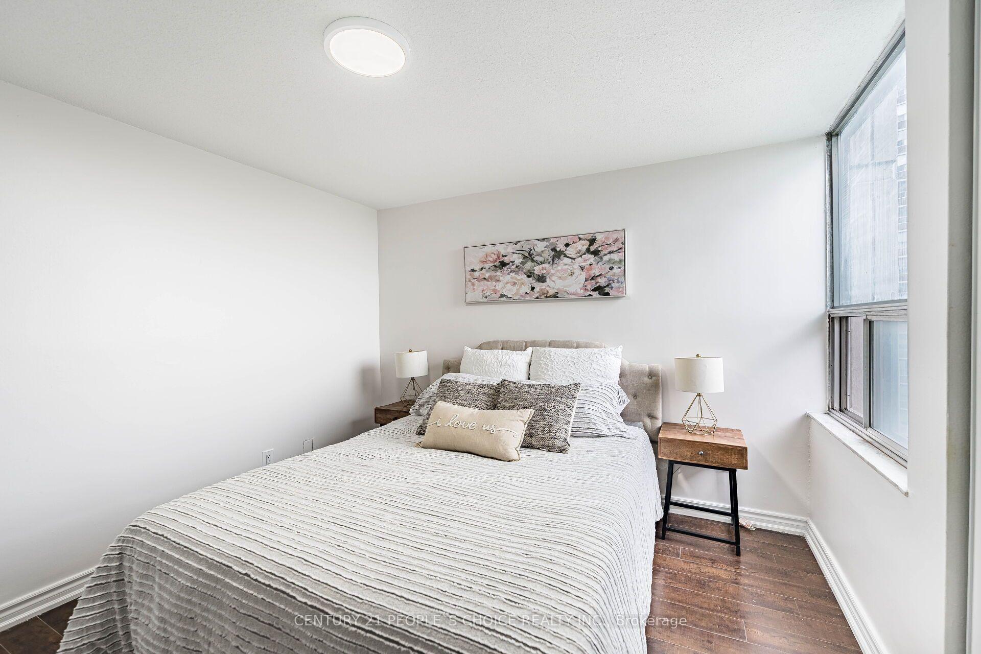 Photo 22 of Unit 809, 10 Edgecliffe Golfway, Toronto, Flemingdon Park — HOMEH
