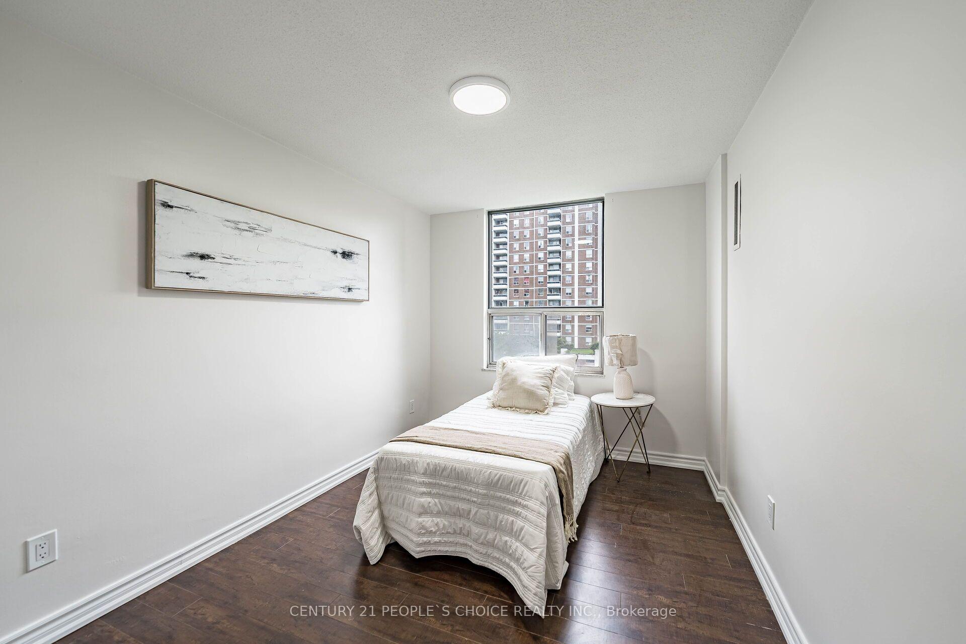 Photo 23 of Unit 809, 10 Edgecliffe Golfway, Toronto, Flemingdon Park — HOMEH