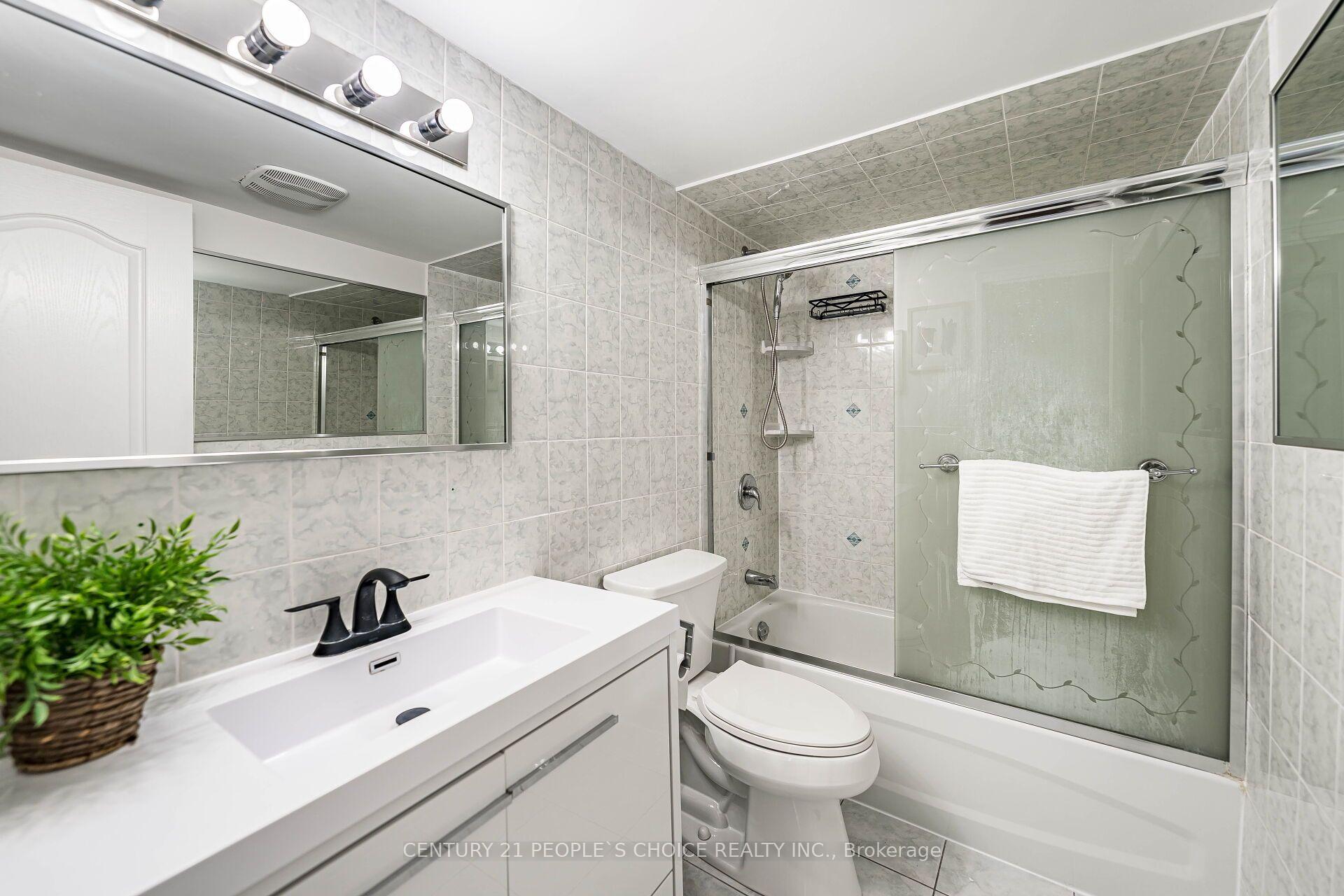 Photo 24 of Unit 809, 10 Edgecliffe Golfway, Toronto, Flemingdon Park — HOMEH