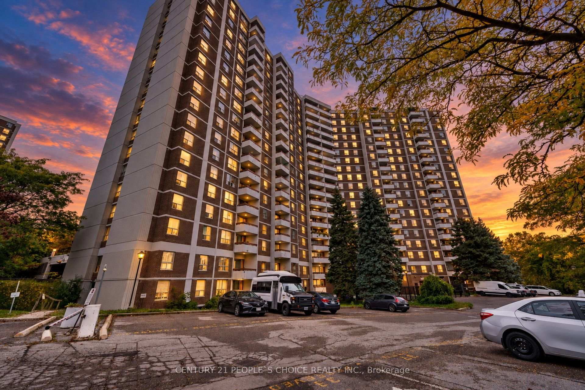 Photo 28 of Unit 809, 10 Edgecliffe Golfway, Toronto, Flemingdon Park — HOMEH