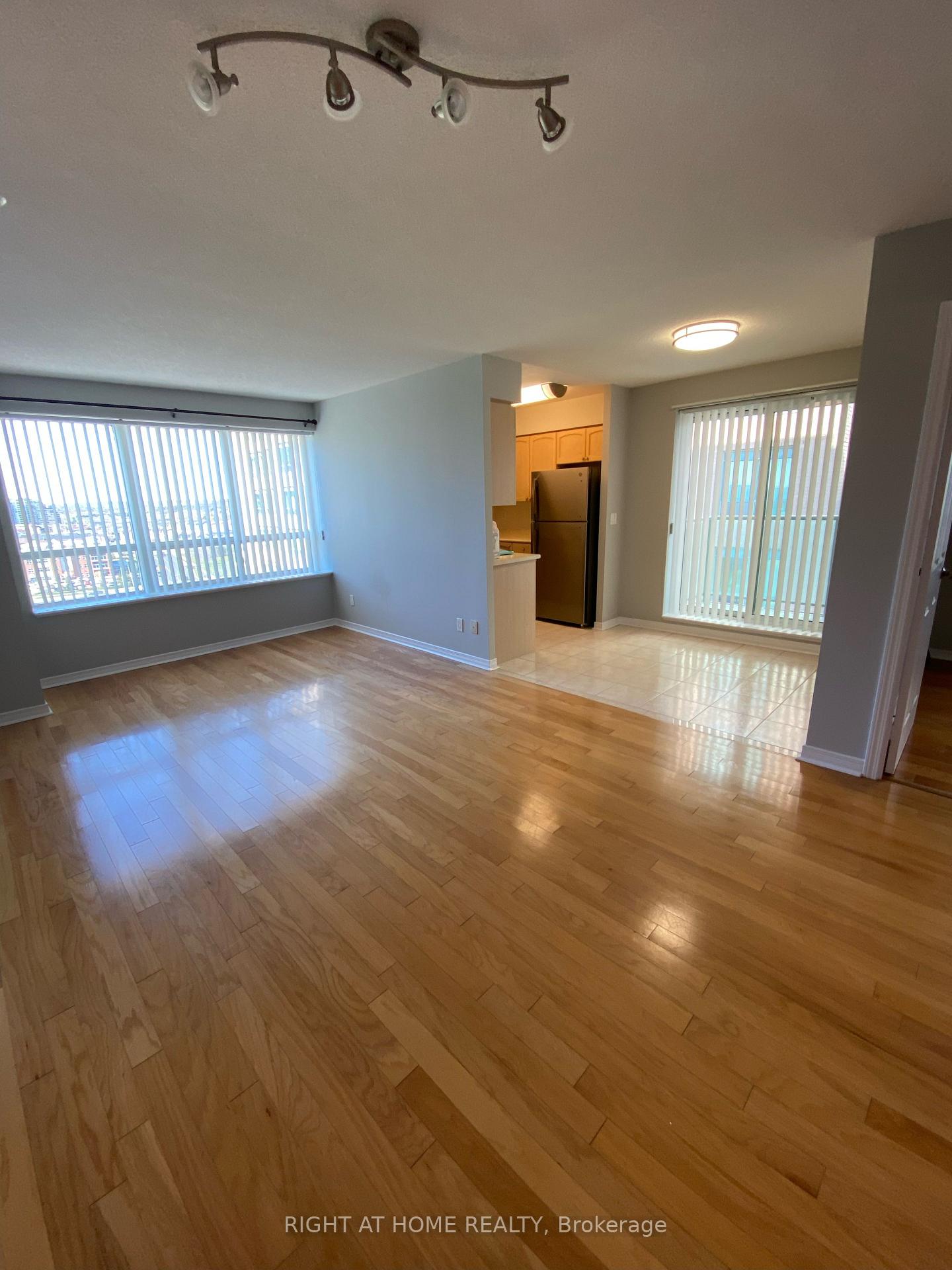 Photo 3 of Unit 1103, 23 Oneida Crescent, Richmond Hill, Langstaff — HOMEH