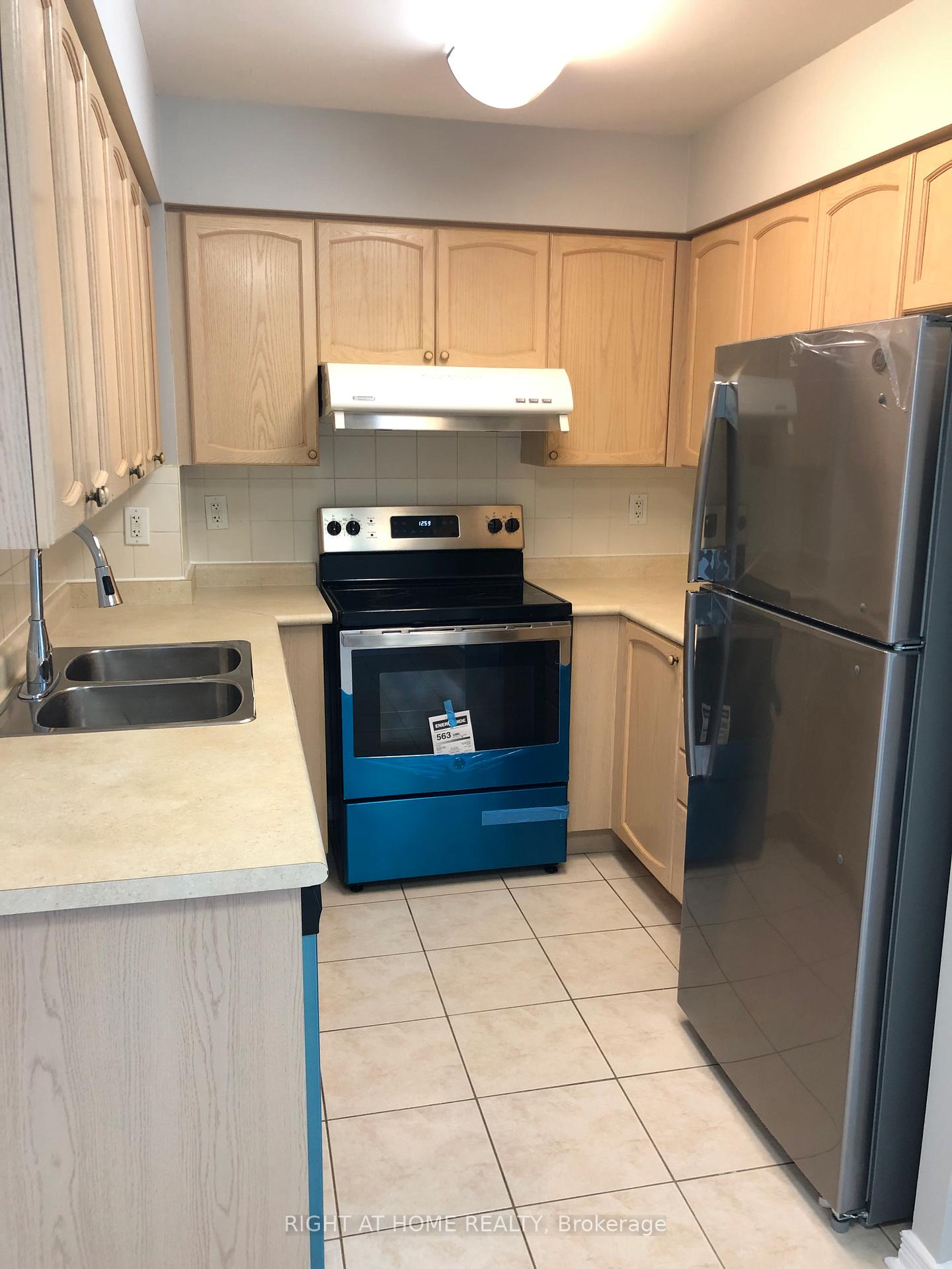 Photo 4 of Unit 1103, 23 Oneida Crescent, Richmond Hill, Langstaff — HOMEH