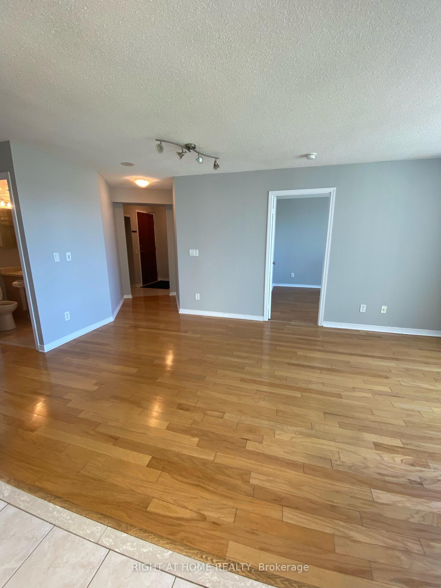 Photo 6 of Unit 1103, 23 Oneida Crescent, Richmond Hill, Langstaff — HOMEH