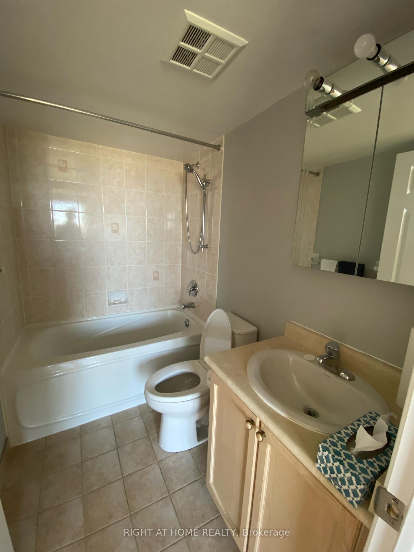 Photo 13 of Unit 1103, 23 Oneida Crescent, Richmond Hill, Langstaff — HOMEH