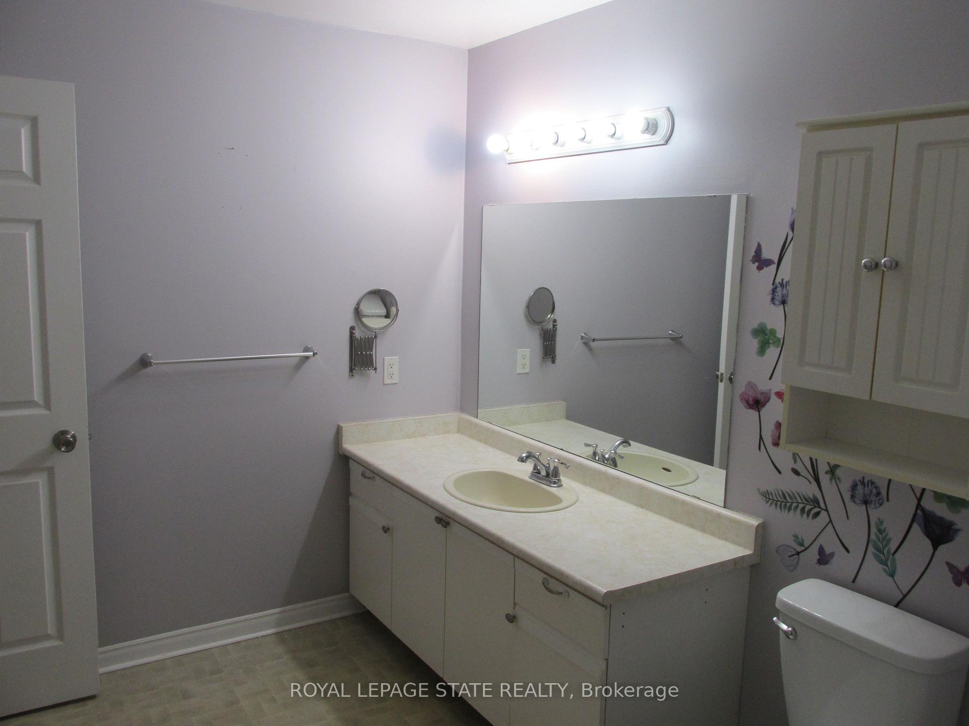 Photo 14 of Unit 203, 5 Niagara Street, Grimsby, Grimsby West — HOMEH