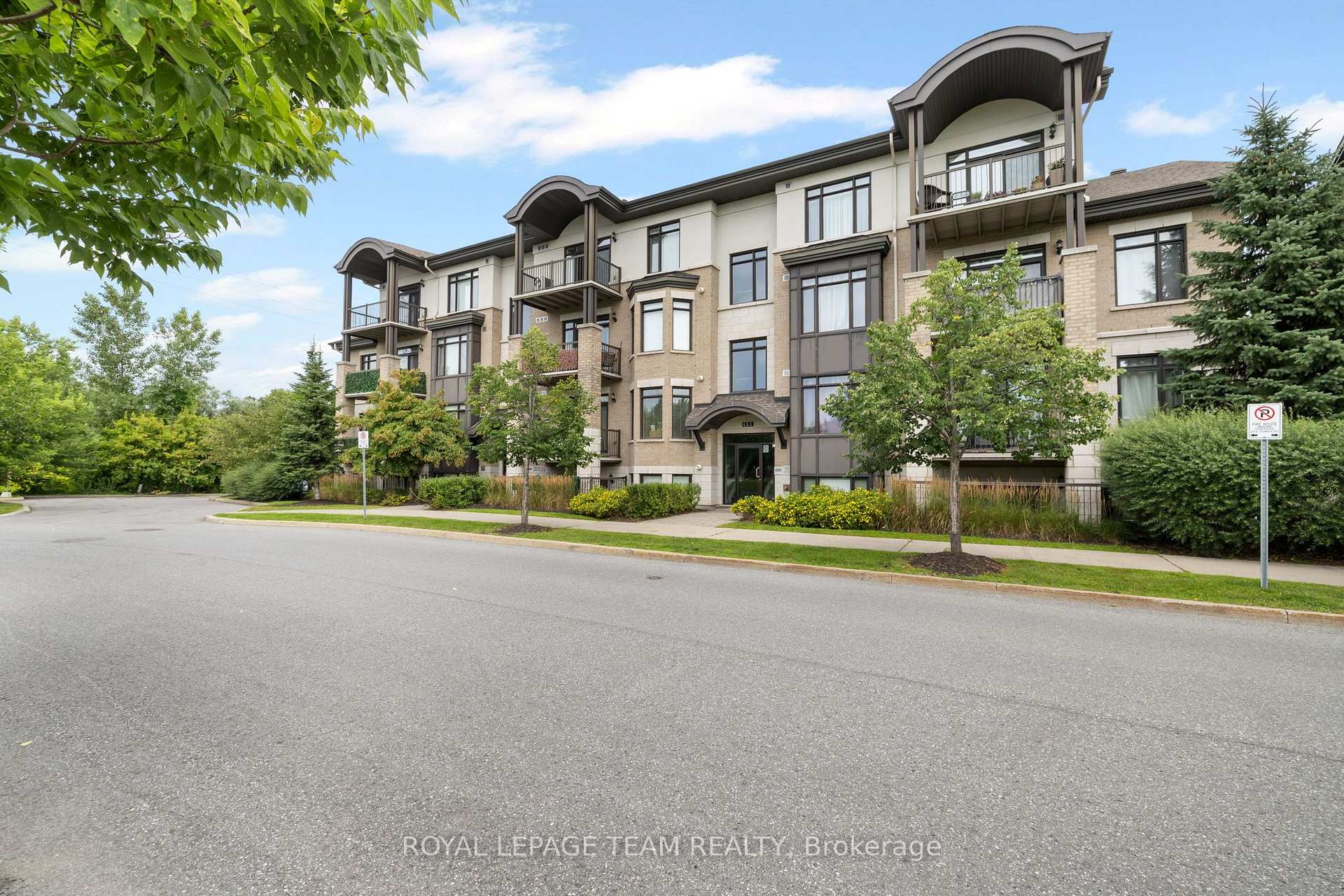 Photo 3 of Unit 104, 655 Beauparc Private, Ottawa, Cyrville — HOMEH